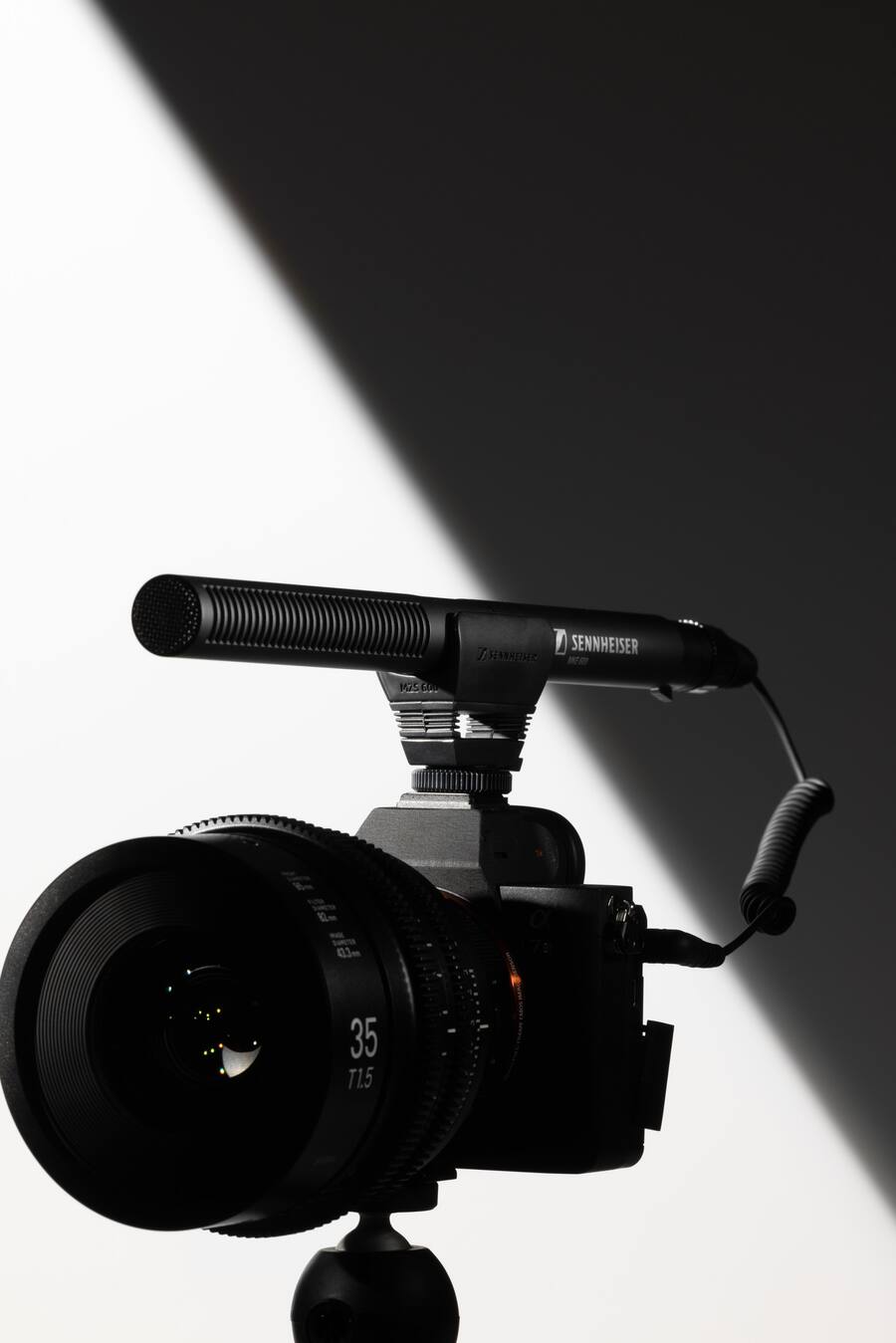 Sennheiser MKE 600 Camcorder Shotgun Microphone with Carrying Case Sennheiser MKE 600 Camcorder Shotgun Microphone with Carrying Case