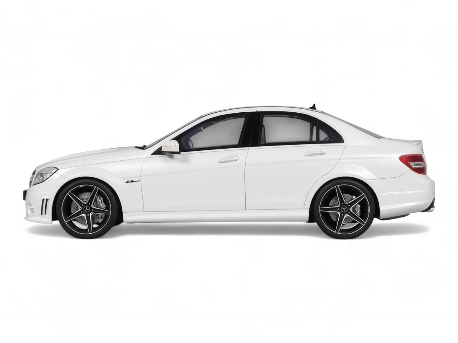 Alt View 3. GT Spirit - 2007 Mercedes-Benz C63 AMG Diamond White 1/18 Model Car by GT Spirit.