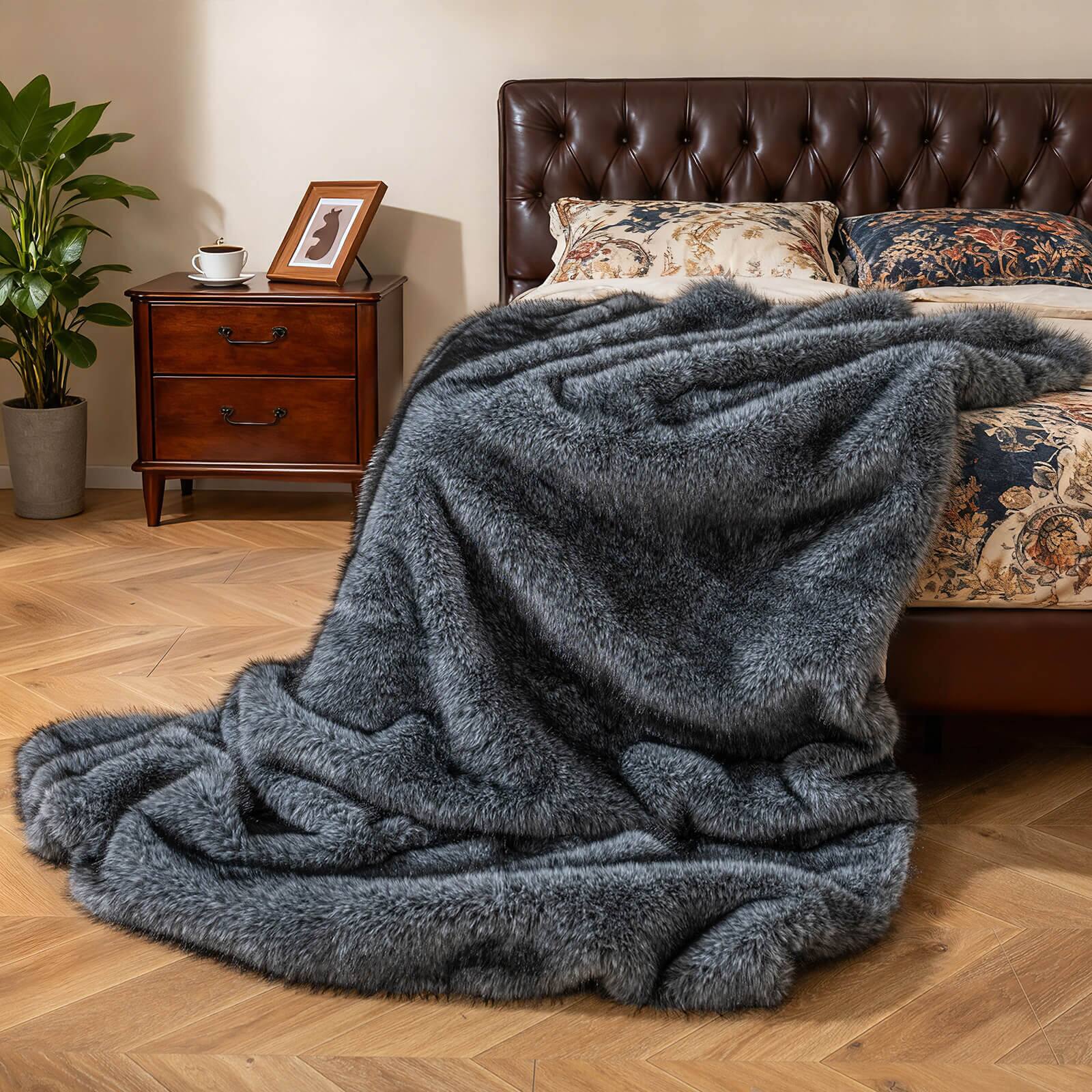 Alt View 5. Costway - Costway Fluffy Faux Fur Throw Blanket 740GSM Soft Fuzzy Luxury Faux Wolf Fur Blanket - Gray.