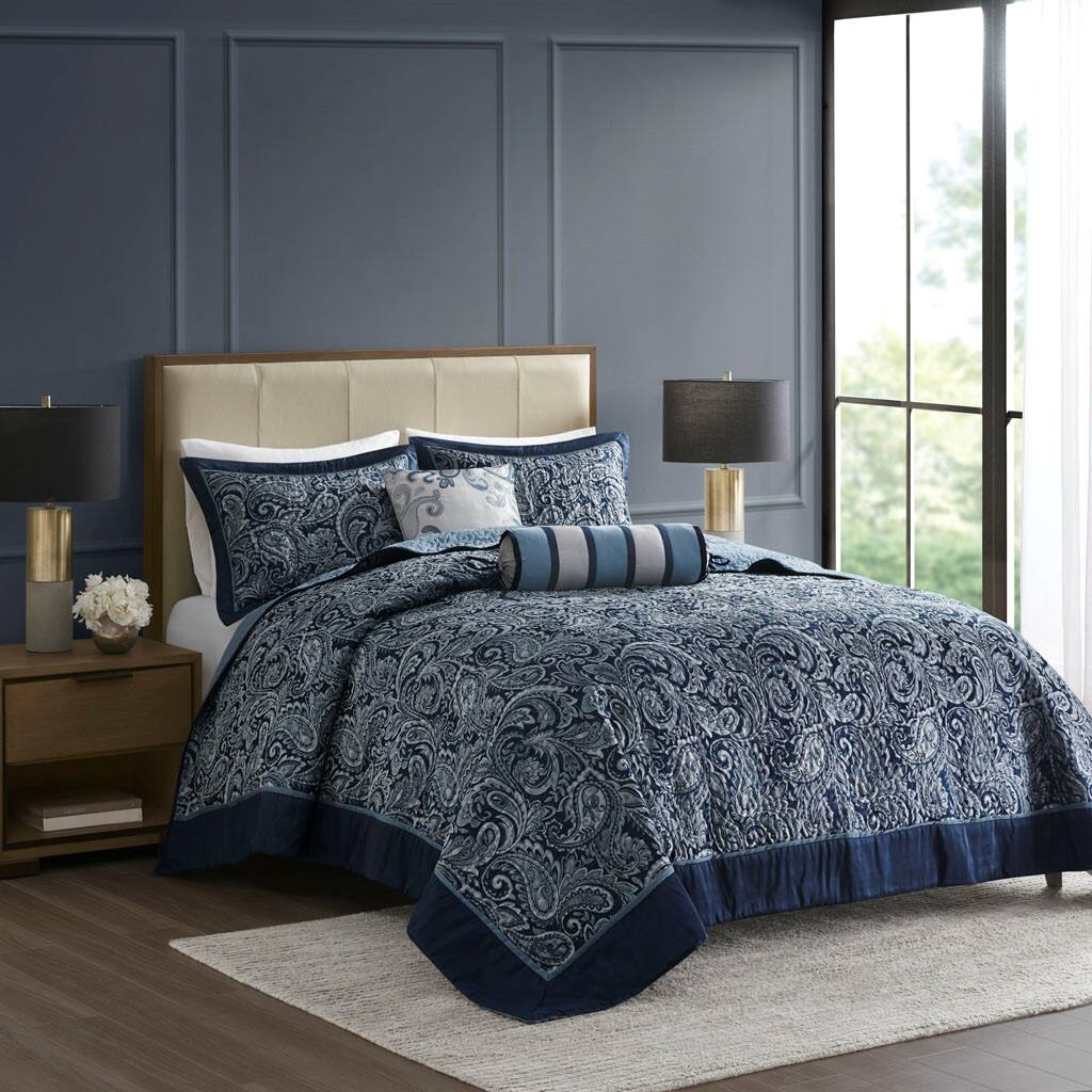 Alt View 1. Gracie Mills - Gracie Mills Thornton 5-Piece Reversible Jacquard Bedspread Set with Throw Pillows - Navy.