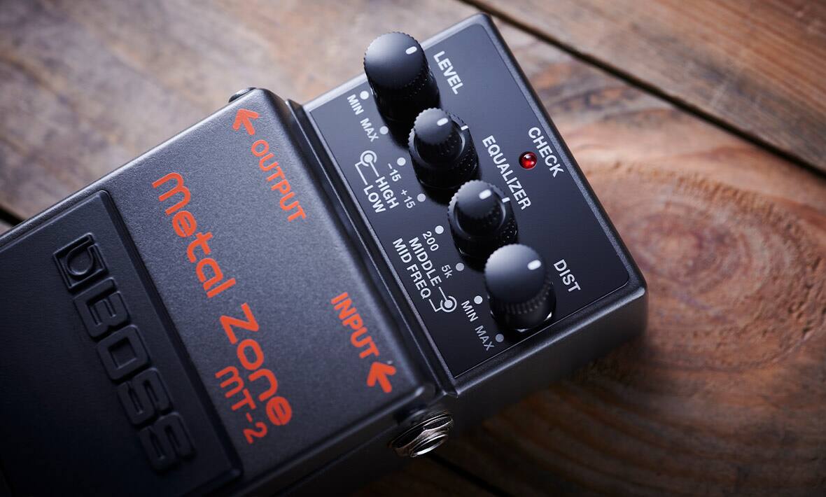 LEVEL MIN MAX  
EQUALIZER CHECK  
OUTPUT LOW HIGH +15 -15  
MID FREQ 200 5k  
DIST MIN MAX  
Metal Zone  
MT-2  
INPUT  
OUTPUT