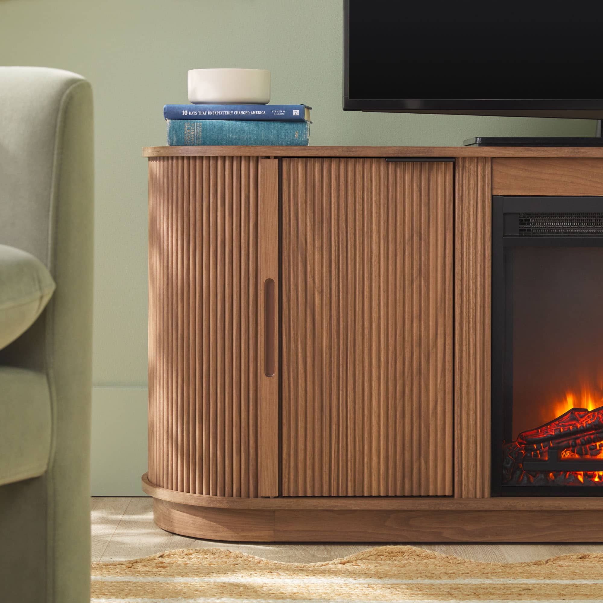 The text on the image reads "10 1AP TenT INTACIO Chamd RIECS | L 1." However, this text does not seem to have any relevance to the image of the wooden entertainment center with a fireplace.