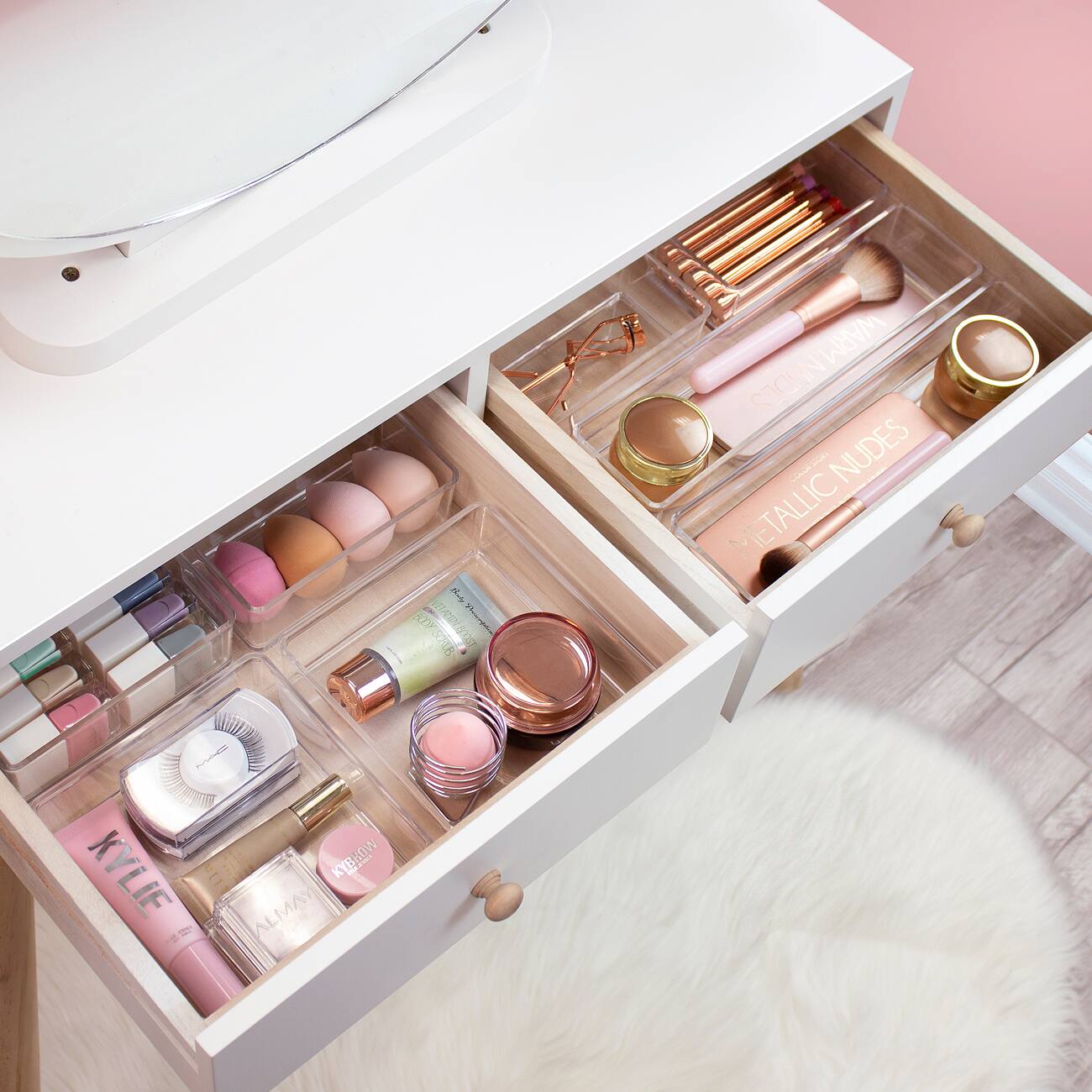 Sure, here is the corrected and grouped text from the image:

- N - 2 STANN
- Phoorpice
- EES
- COK
- TONWOM
- WARM
- NUDES IN
- COA
- NUDES
- ME
- METALLIC
- ng_ote
- KYLIE
- KYBHOW
- 1
- ALMAY

Grouped as seen in the image:

- METALLIC NUDES
- KYLE
- ALMAY