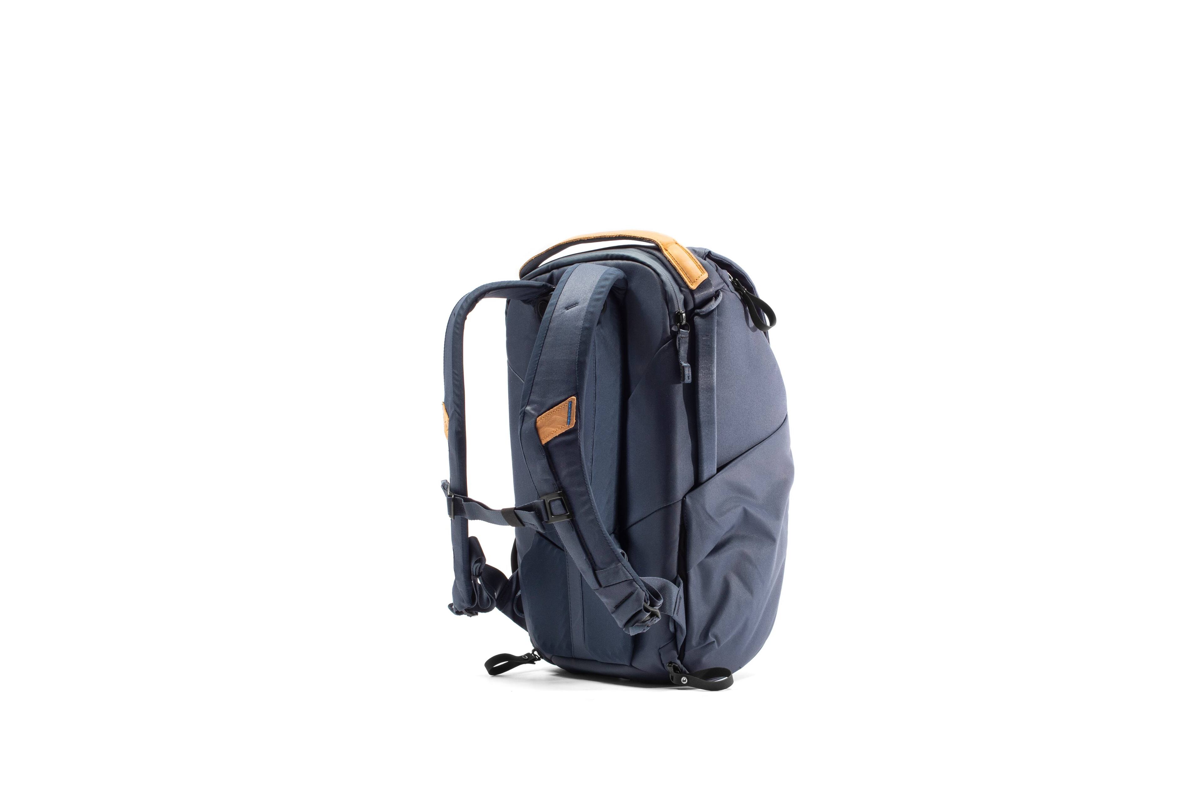 Left. Peak Design - Everyday Backpack V2 20L - Midnight.