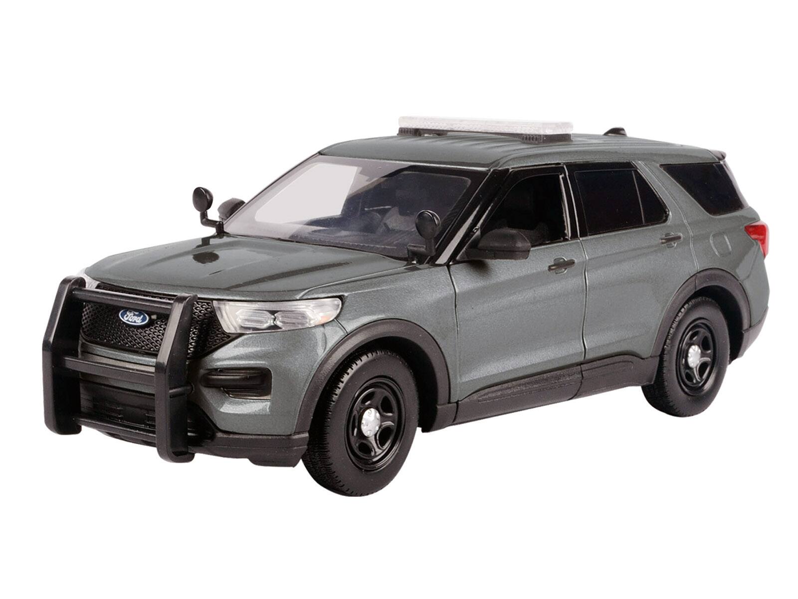 Left. Motormax - 2022 Ford Police Interceptor Utility Unmarked Gray Metallic Builder's Kit Law Enforcement and Public Service 1/24 - Gray Metallic.