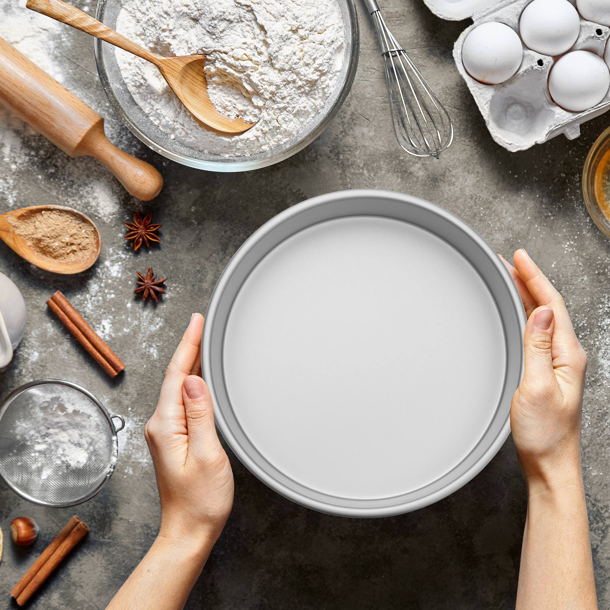 Alt View 1. Last Confection - Round Aluminum Cake Pan Sets - Silver.