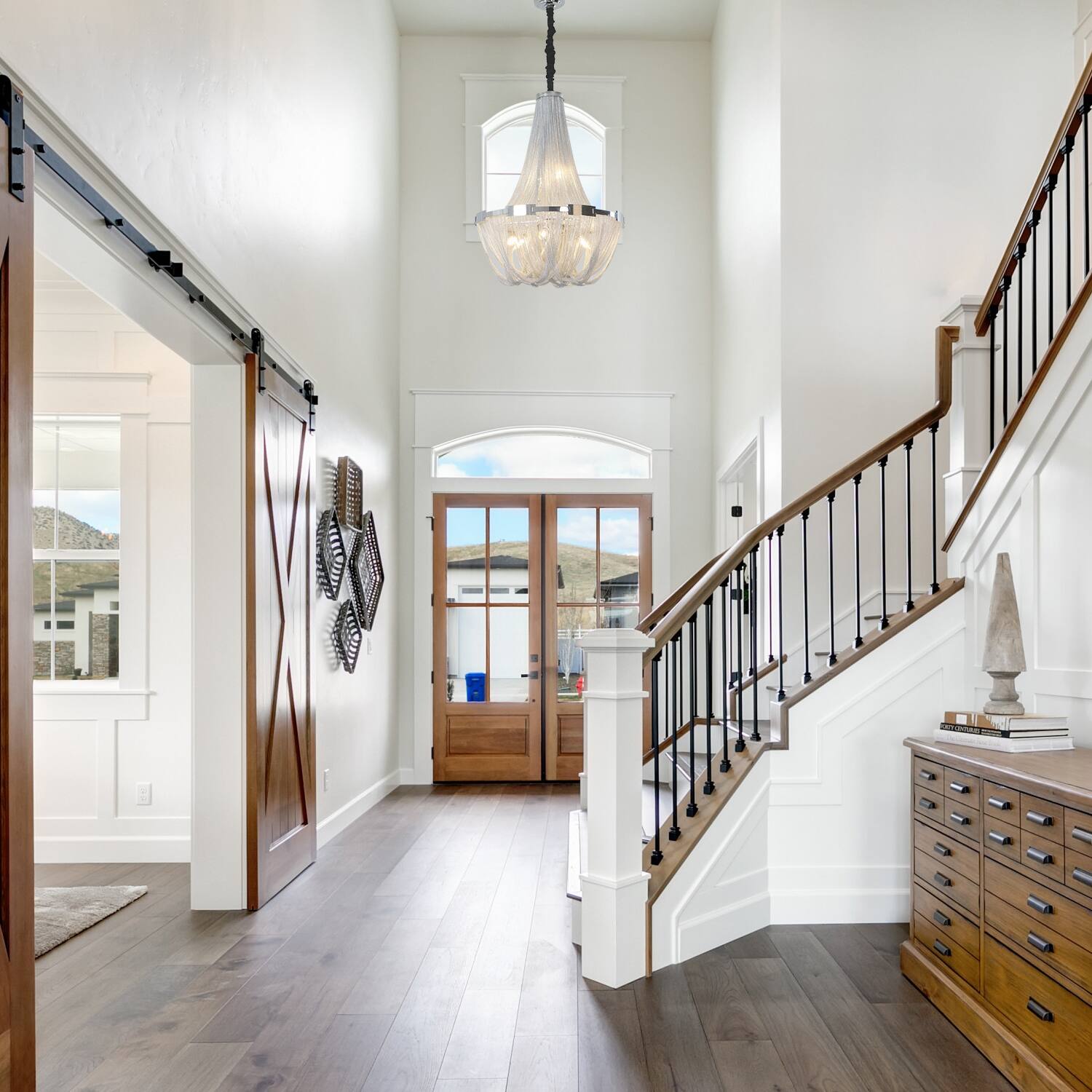 Left. Umeiluce - 8 Lights Tassel China Pendant Light - Siliver.