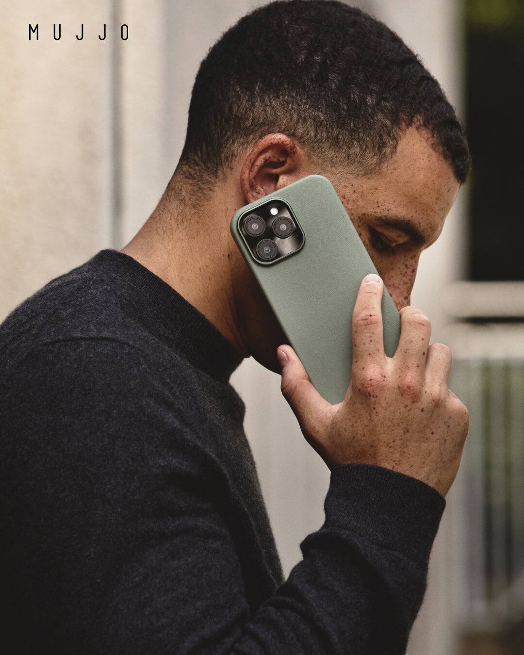 Alt View Zoom 11. Mujjo - Apple iPhone 16 Pro Max Leather Case - Green Smoke.