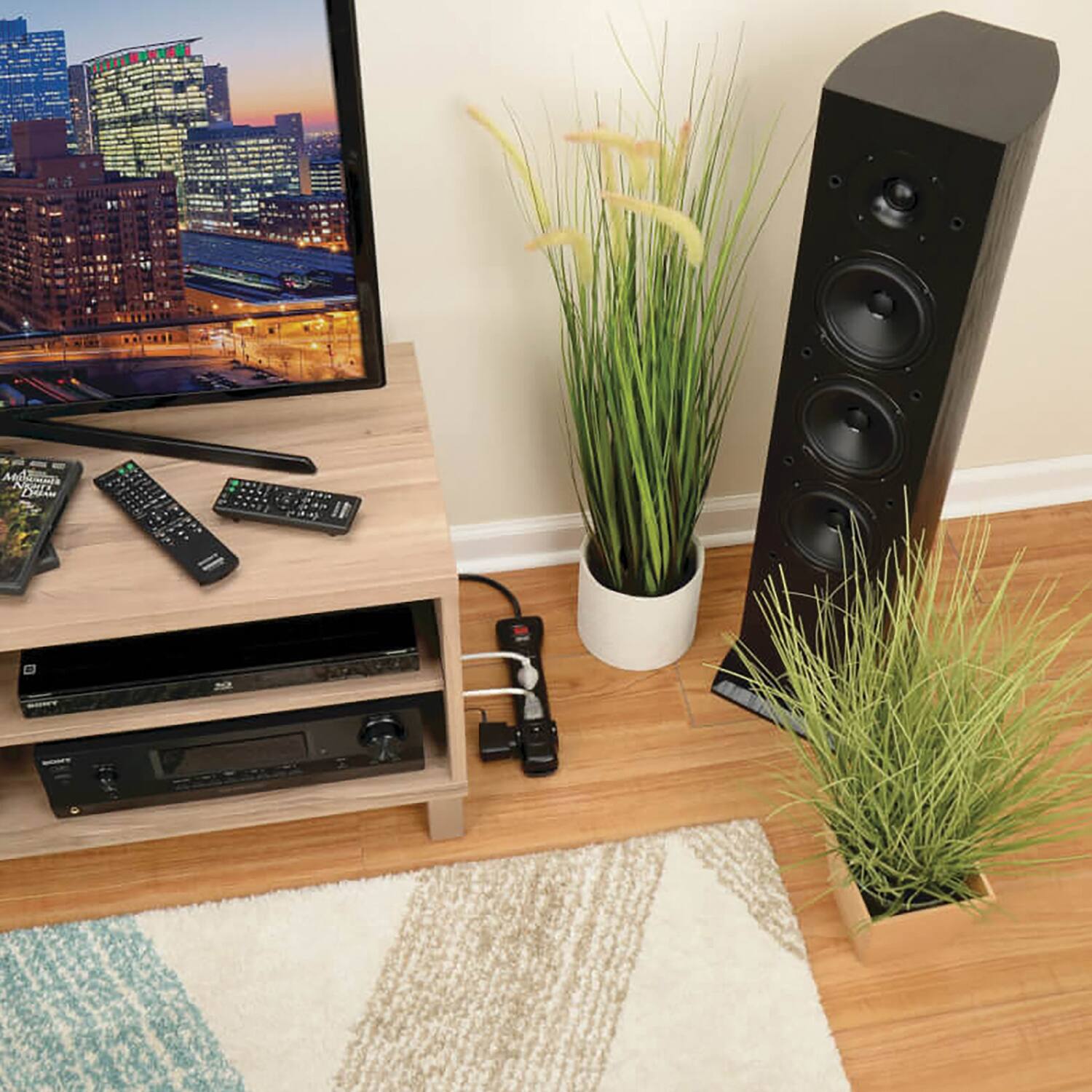 The text on the image is:

"NONE Dde"