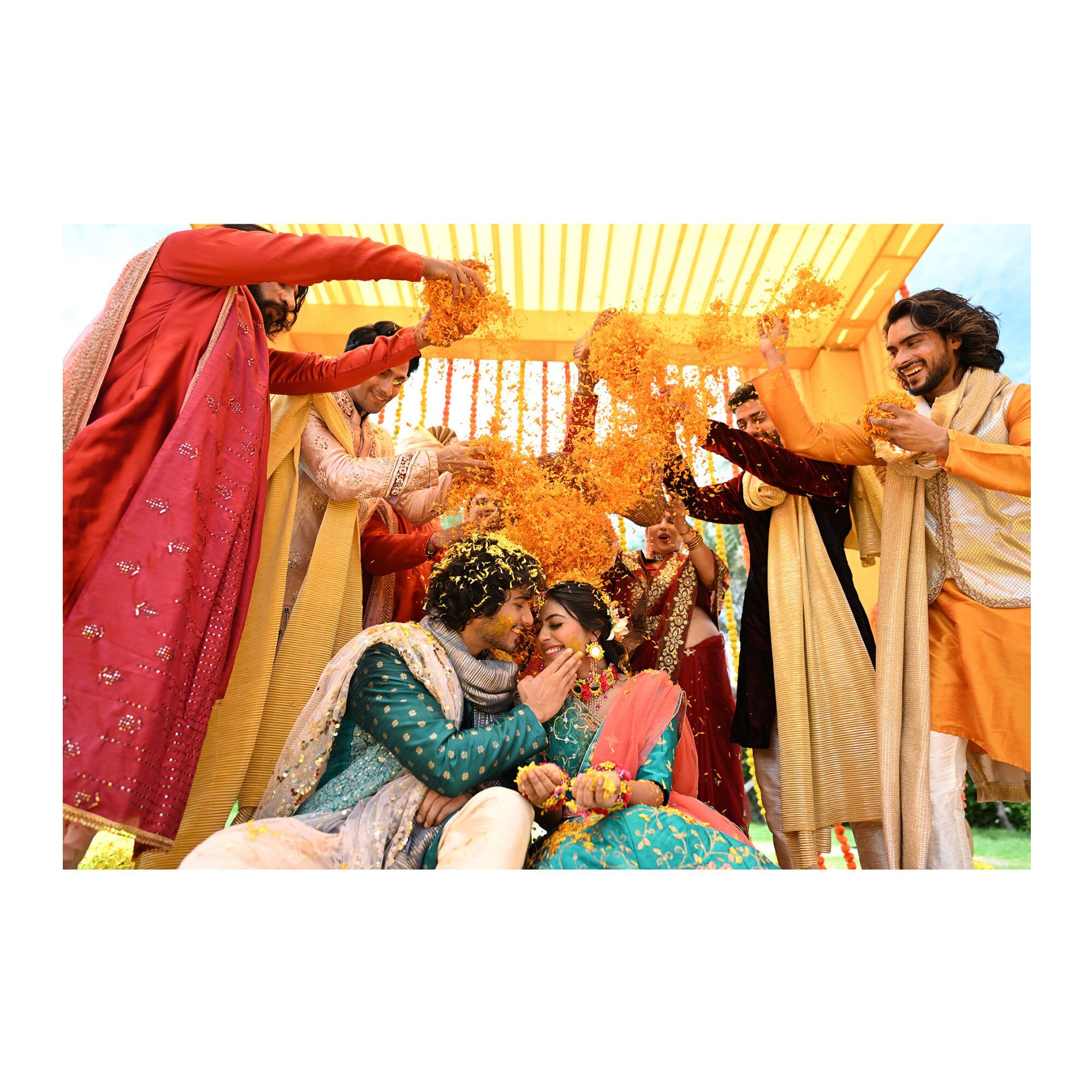 Angle. Nikon - Nikon Z8 Mirrorless Camera with 24-120mm f/4 Lens and FTZ II Adapter Kit - Black.