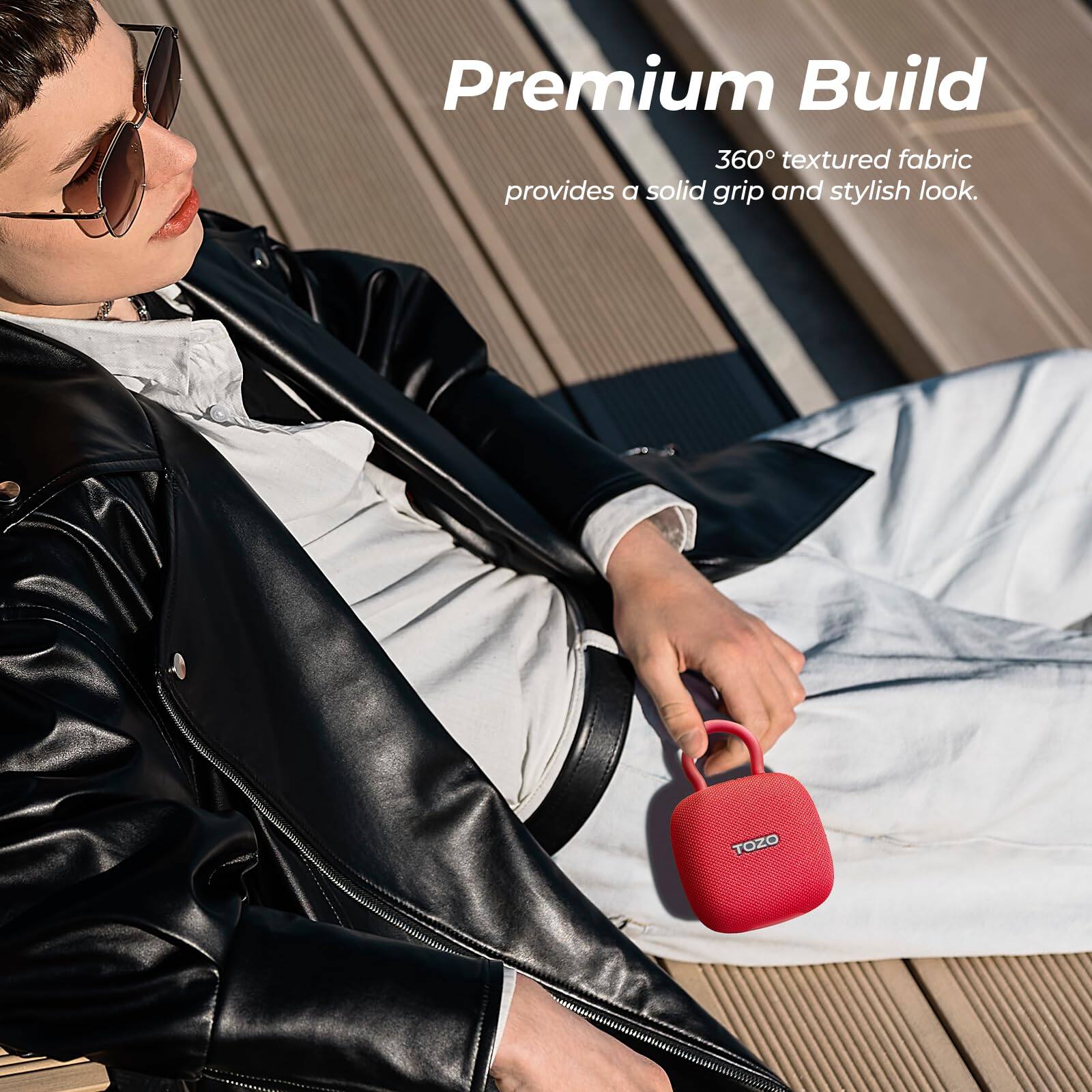 Premium Build  
360° textured fabric provides a solid grip and stylish look.