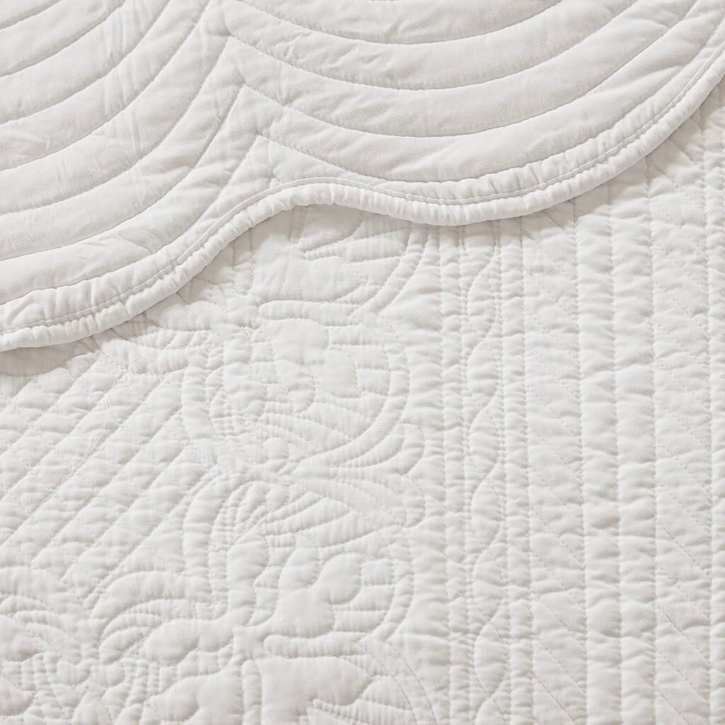 Alt View 5. Gracie Mills - Gracie Mills Salvatore 3-Piece Reversible Country-Inspired Scalloped Edge Quilt Set - White.