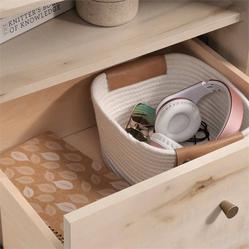 The text on the image is "THE KNITTER'S BOOK OF KNOWLEDGE".