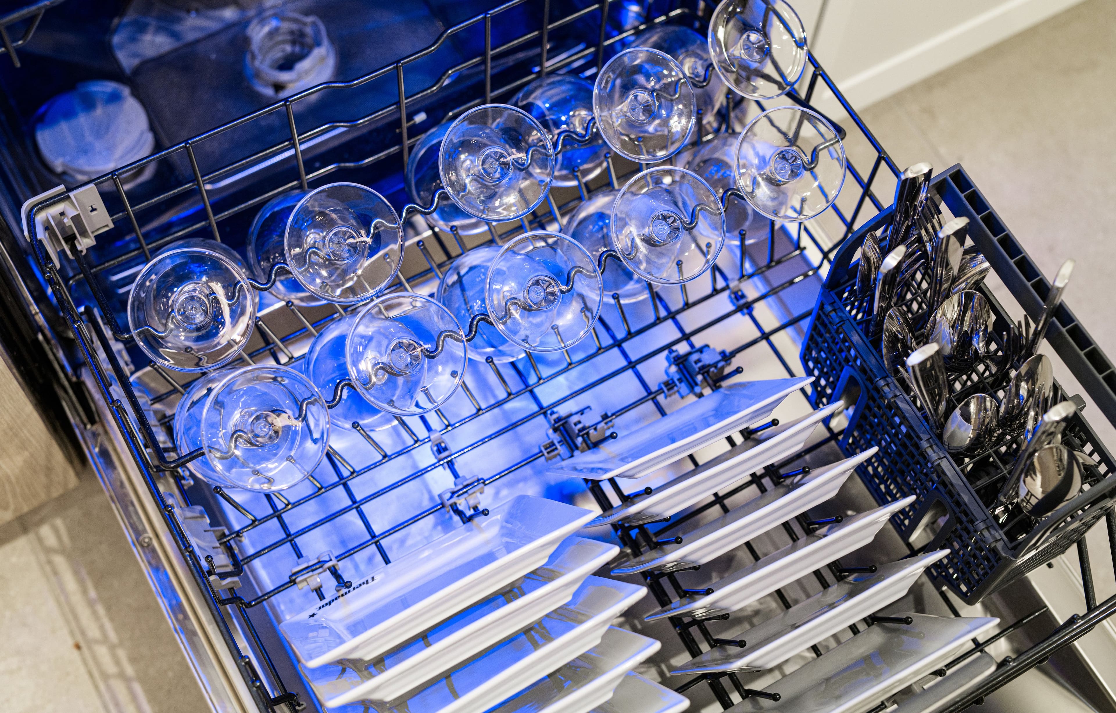 Alt View 15. Thermador - Star Sapphire 24" Top Control Smart Built-In Dishwasher with 3rd Rack and Masterpiece Handle, 42 dBA - Stainless Steel.