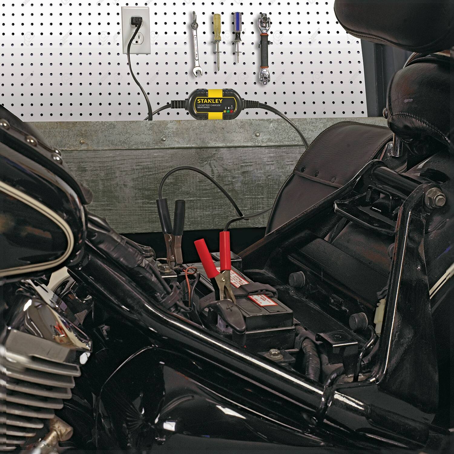 Angle. Stanley - Stanley Bm1s 12-volt 1-amp Battery Charger/maintainer, Bm1s - black.