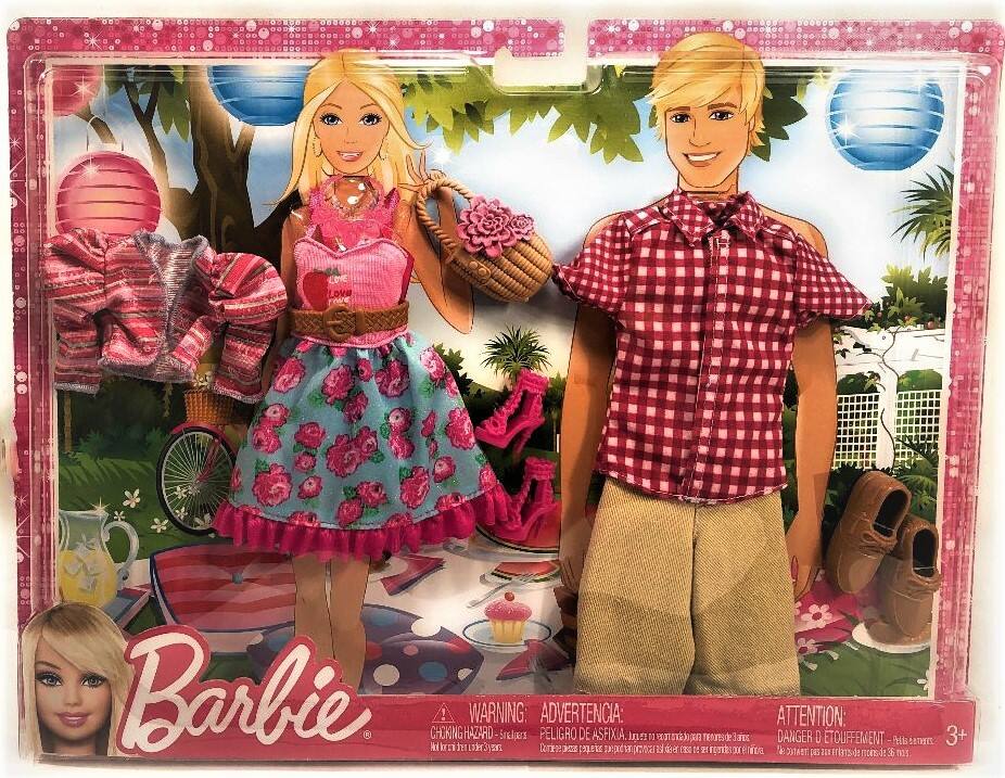 Sure, here is the corrected and grouped text from the image:

---

**Barbie**

**WARNING: CHOKING HAZARD - Small parts. Not for children under 3 years.**

**ADVERTENCIA: PELIGRO DE ASFIXIA. No es apto para niños menores de 3 años.**

**ATTENTION: DANGER ET OUFFEMENT - Pas de danger pour les enfants de moins de 3 ans.**

**3+**

---