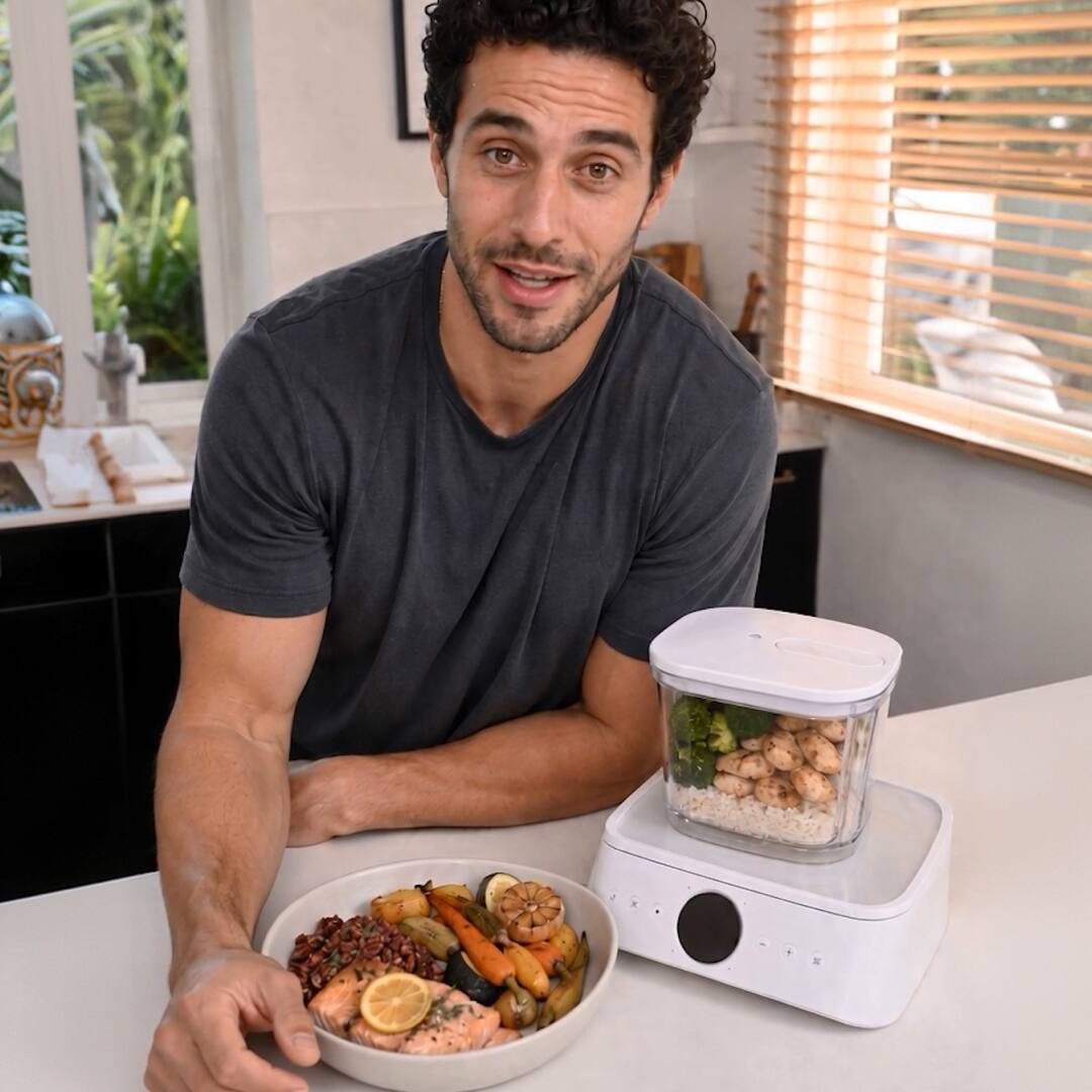 Angle. Silo - Deep Vacuum Food Storage System with 4 Containers, Built-In Scale and Alexa - White.