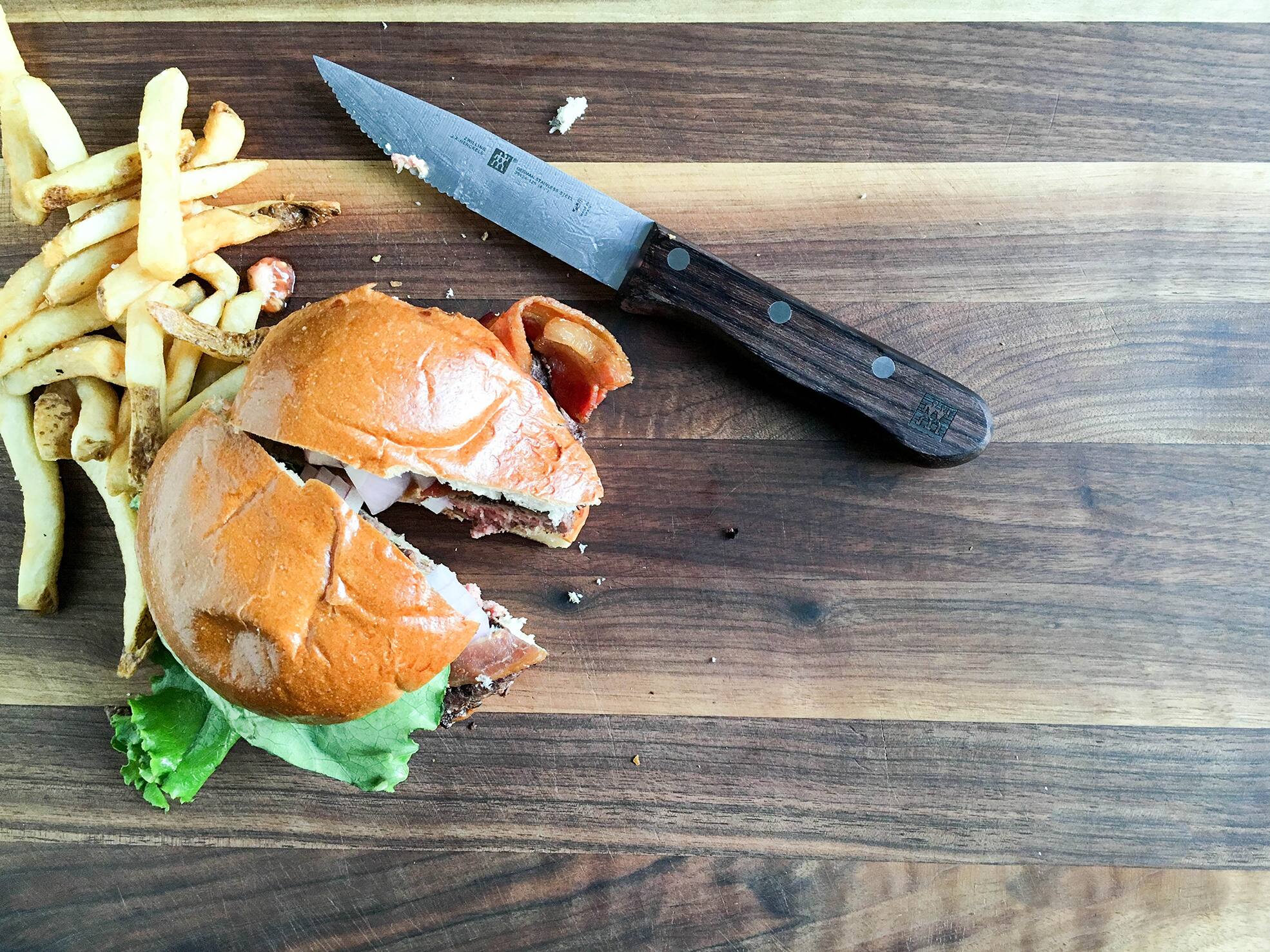 Alt View 2. ZWILLING - ZWILLING 4-pc Steakhouse Steak Knife Set with Storage Case - Stainless Steel.