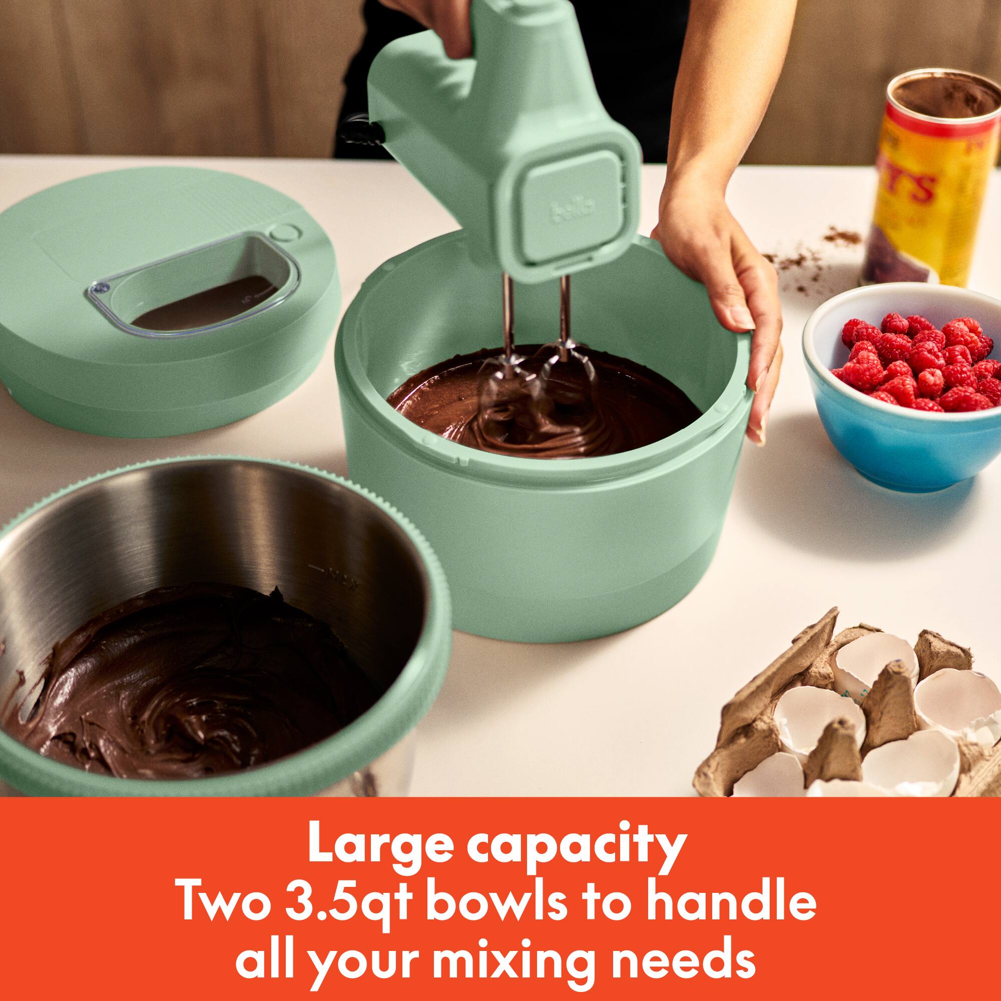 Large capacity  
Two 3.5qt bowls to handle all your mixing needs