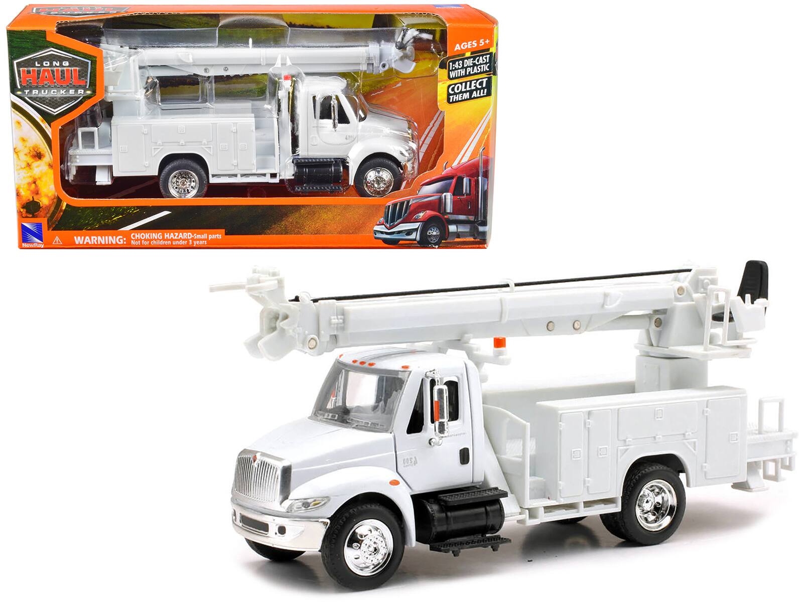 LONG HAUL TRUCKER

AGES 5+
1:43 DIE-CAST WITH PLASTIC
COLLECT THEM ALL!

WARNING: CHOKING HAZARD - Small parts
Not for children under 3 years