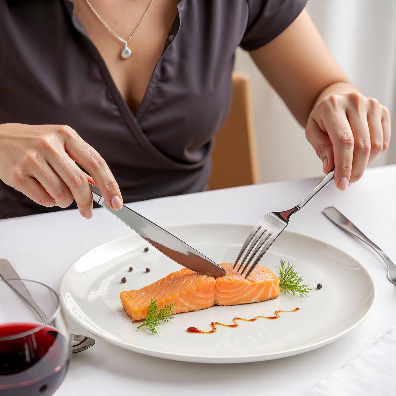 Left. Dazzed Corner - 40 Piece Stainless Steel Silverware Set, Flatware Set,Service for 8 - Silver.