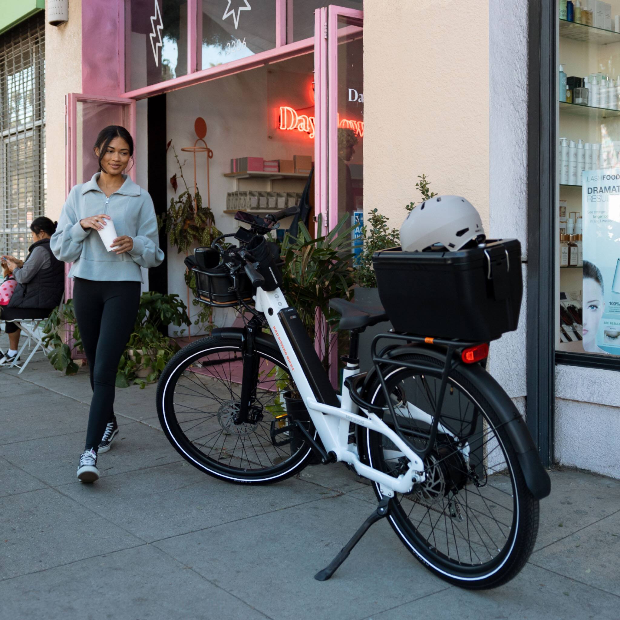 The text on the image is: "22%6 Da Day W LAS LAS-FOOD DRAMAS 5 A 100% SACEOWER | VIAAN". This text is not coherent or grammatically correct, so it cannot be grouped or corrected.