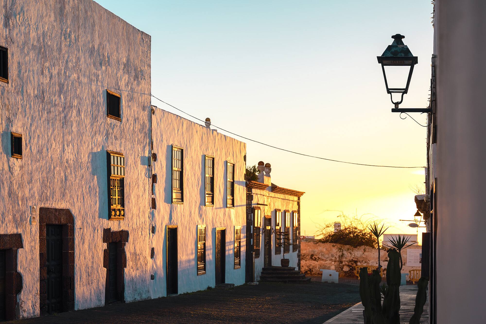 Left. Panasonic - Panasonic LUMIX S9 Full Frame Camera Bundle.