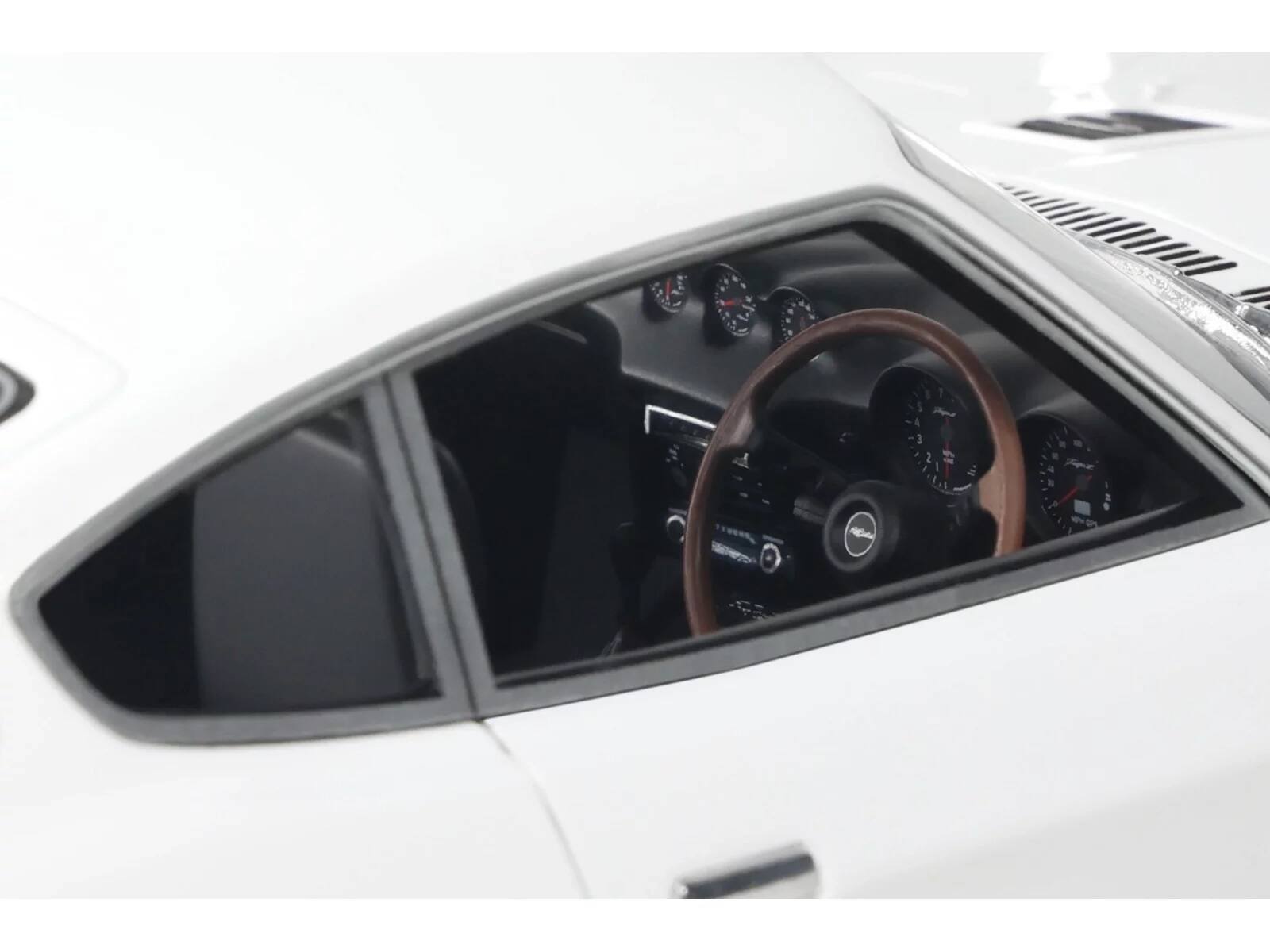 Alt View 2. Otto Mobile - 2015 Nissan PANDEM Fairlady Z RHD (Right Hand Drive) White Limited Edition to 2000 pieces 1/18 Model Car by Otto Mobile.