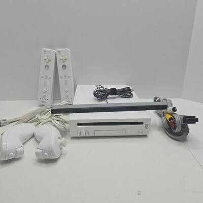 Refurbished Excellent Wii System 2 Player Pak with Charger Refurbished Excellent Wii System 2 Player Pak with Charger