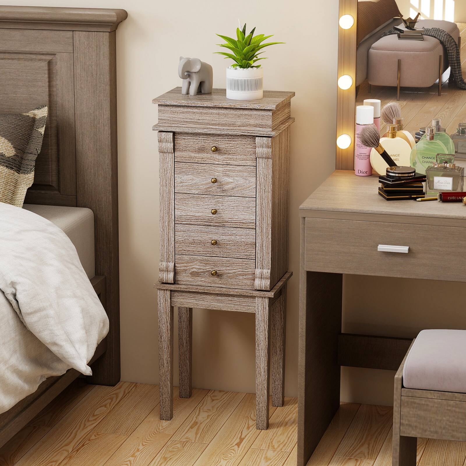 The text on the image is:

- "Dior"
- "CHANCE EAU FRAÎCHE"
- "ESTÉE LAUDER"