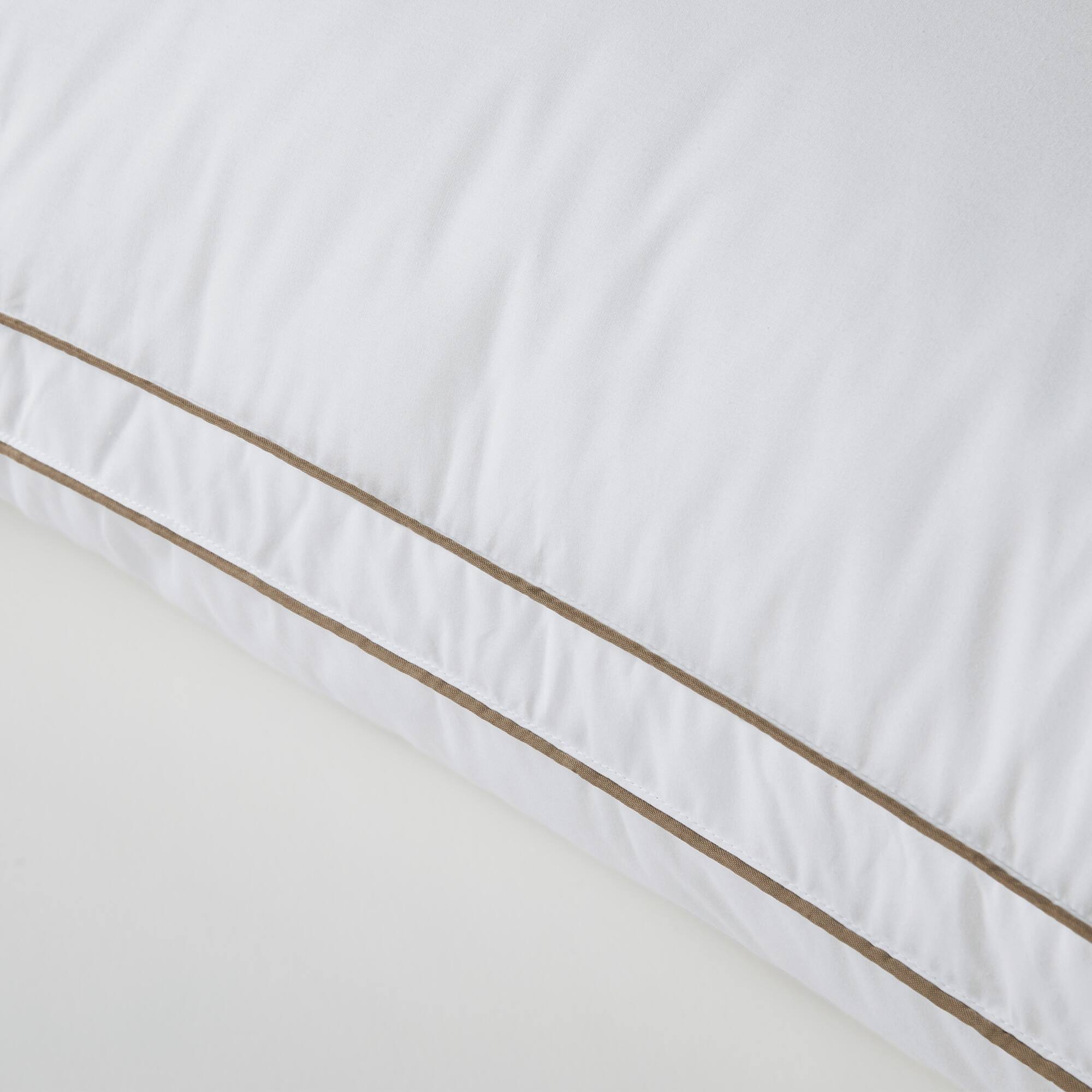 Left. Peace Nest - Peace Nest 2 Pack Medium Goose Feather Down Bed Pillows with Soft Cotton Cover, Gusseted, King - Gusseted.