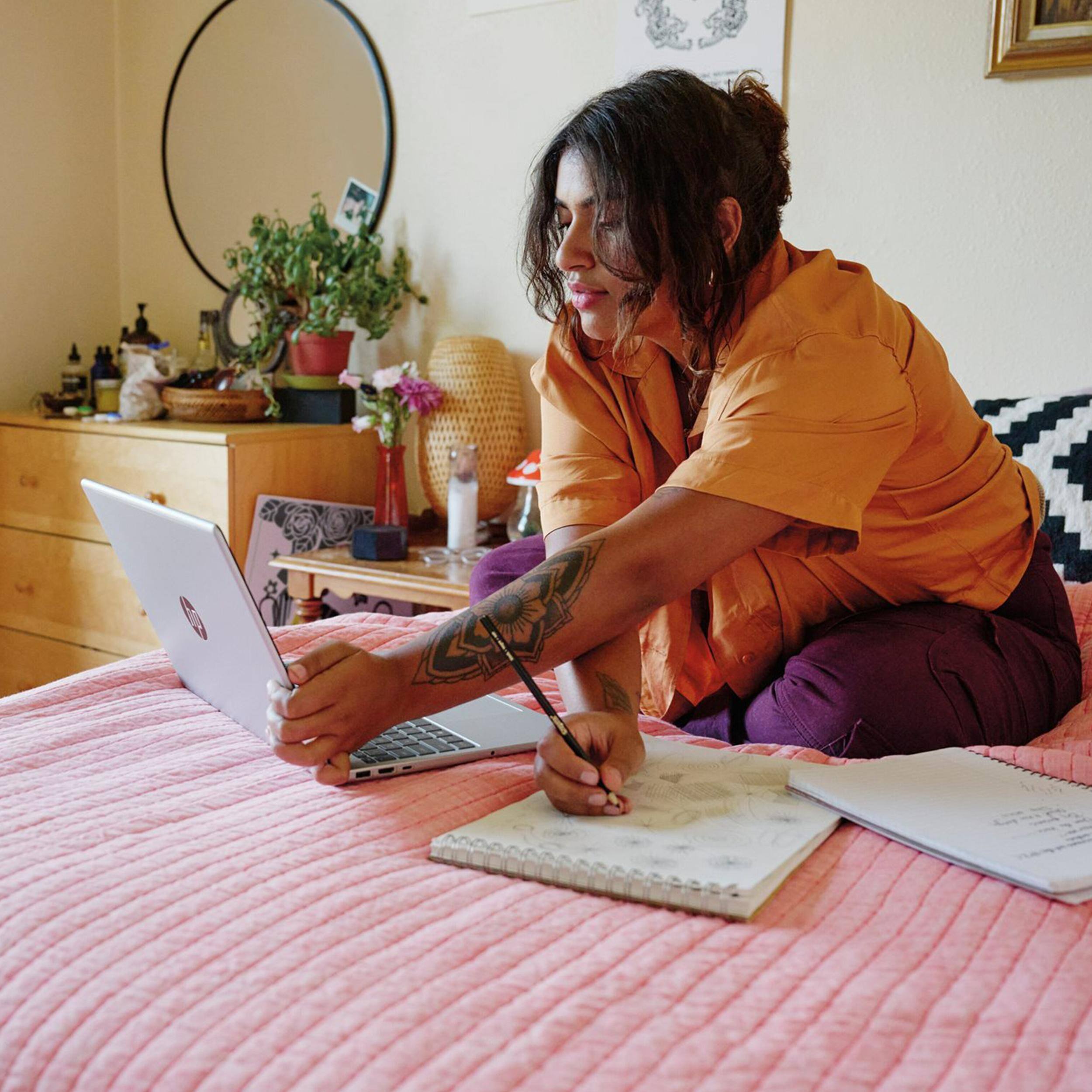 Alt View 4. HP - HP 15.6" FHD Laptop,AMD Ryzen 7 5825U,32GB RAM,2TB SSD,AMD Radeon Graphics,Wi-Fi 6,Win 11 Home,Silver - Silver.