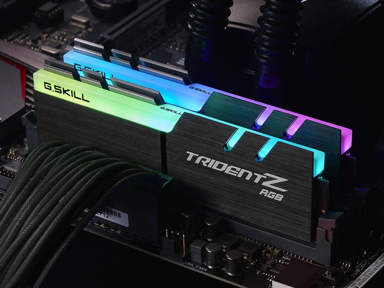 グリム G.SKILL F4-4266C19D-16GTZSW Trident Z Series 16 GB (8 GB x 2) Dual