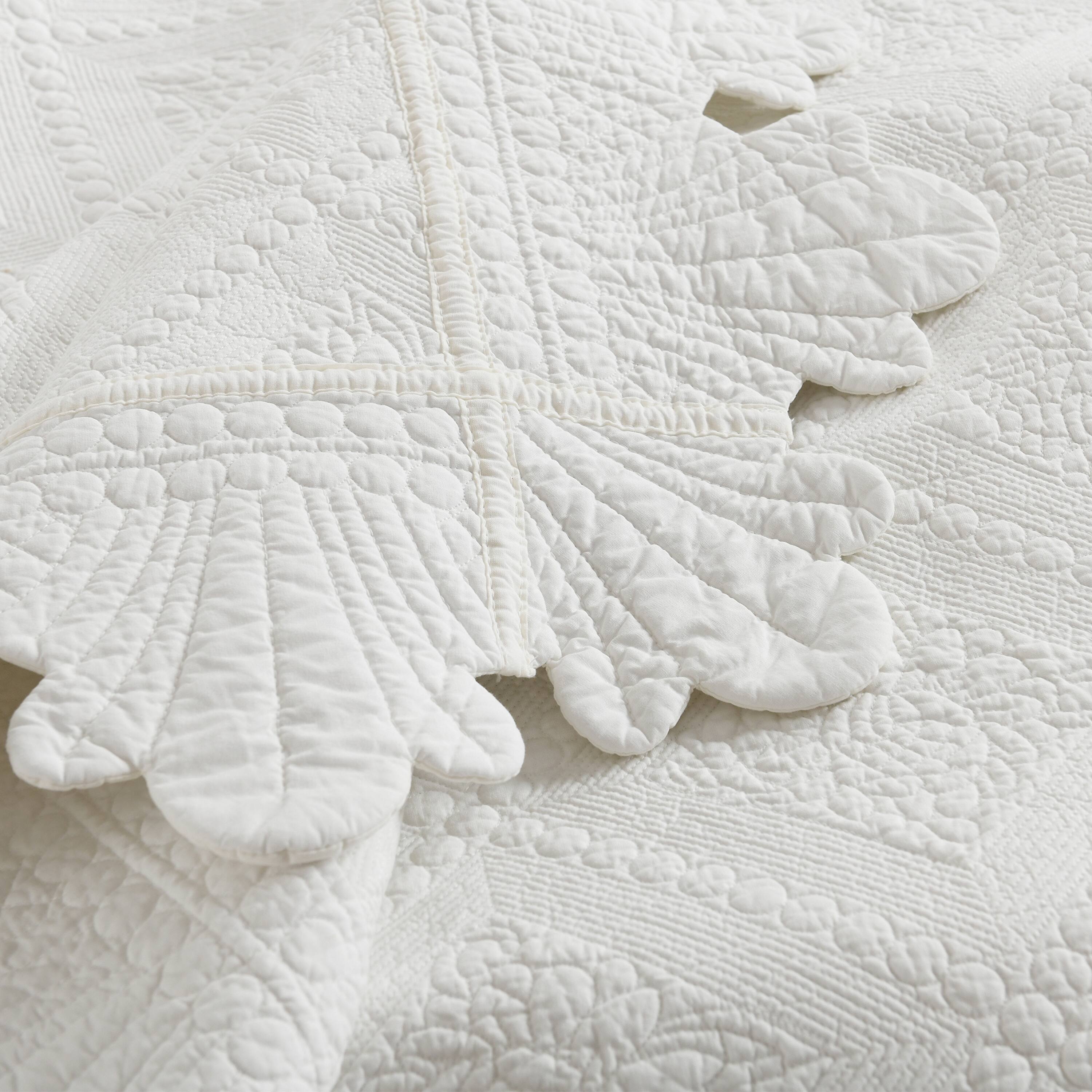 Alt View 1. MarCielo - Marcielo 3 Piece 100% Cotton Oversized Bedspread Lightweight Quilt Bedspread Set - White.