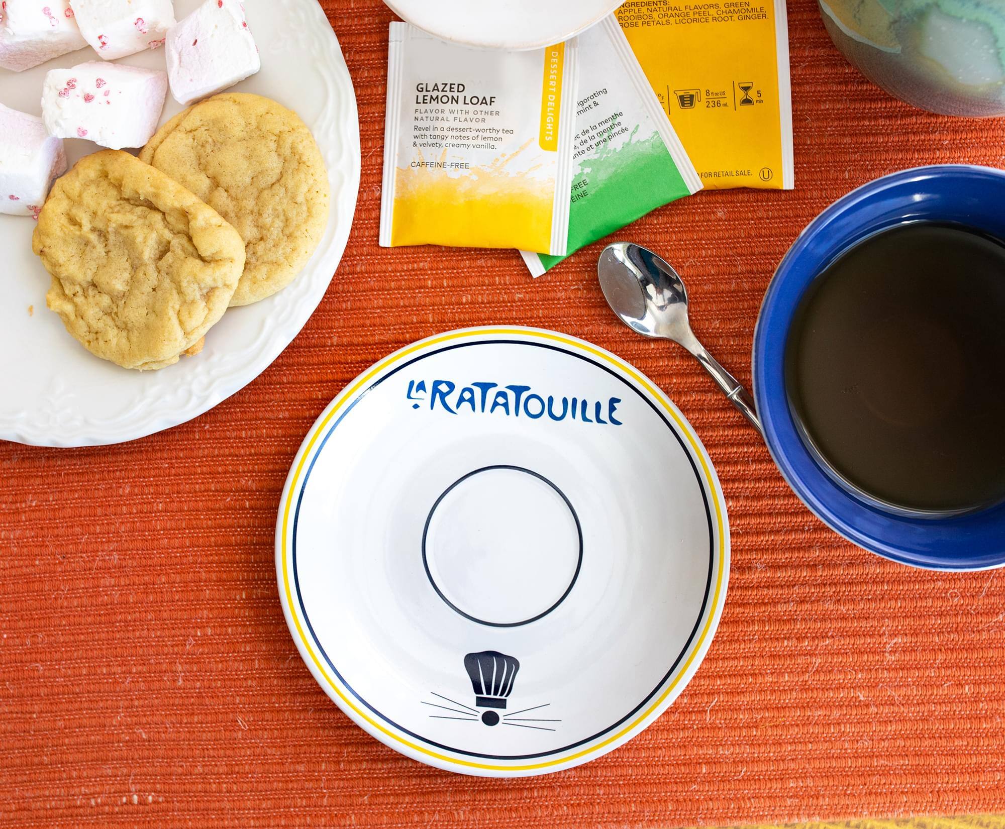 GLAZED LEMON LOAF FLAVOR WITH OTHER NATURAL FLAVOR  
Revel in a dessert-worthy brew with tangy notes of lemon & velvety vanilla.  
CAFFEINE-FREE DESSERT DELIGHTS  

INGREDIENTS: NATURAL FLAVORS, GREEN APPLE, CHAMOMILE, ORANGE PEEL, GINGER, ROSES, LICORICE ROOT, ROSE PETALS.  

FOR RETAIL SALE  

L' RATATOUILLE