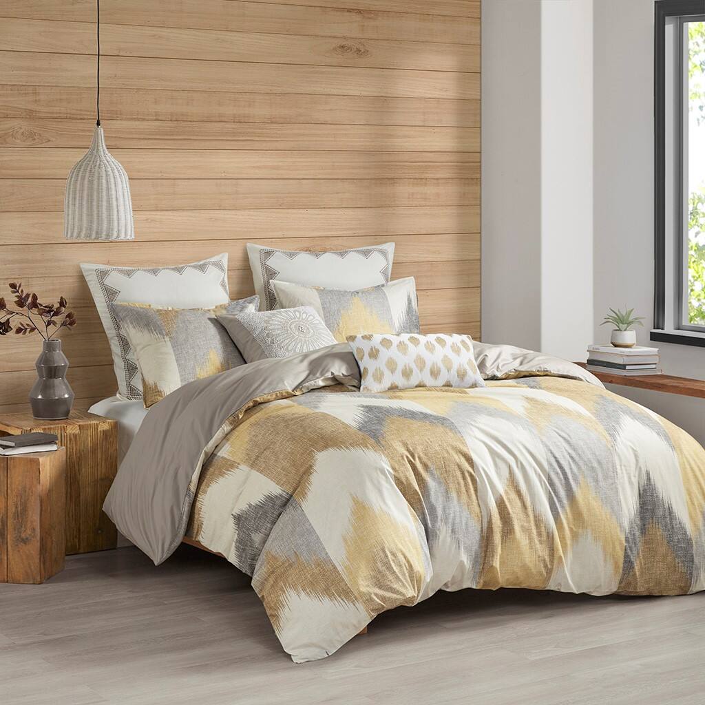 Alt View 1. Gracie Mills - Gracie Mills Heise 3-Piece Modern Ikat Chevron Duvet Cover Set - Yellow.