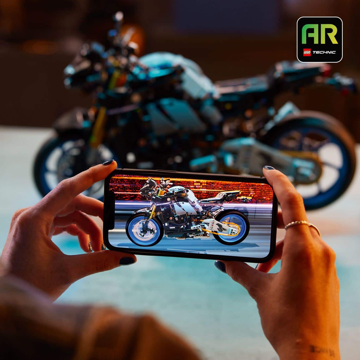 Left. LEGO - Technic Yamaha MT-10 SP 42159.