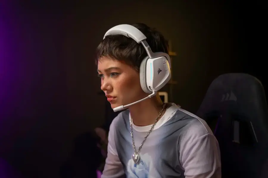 Alt View 10. CORSAIR - VOID v2 Wireless Gaming Headset for PC, PS5, PS4, Nintendo Switch, and Mobile - White.