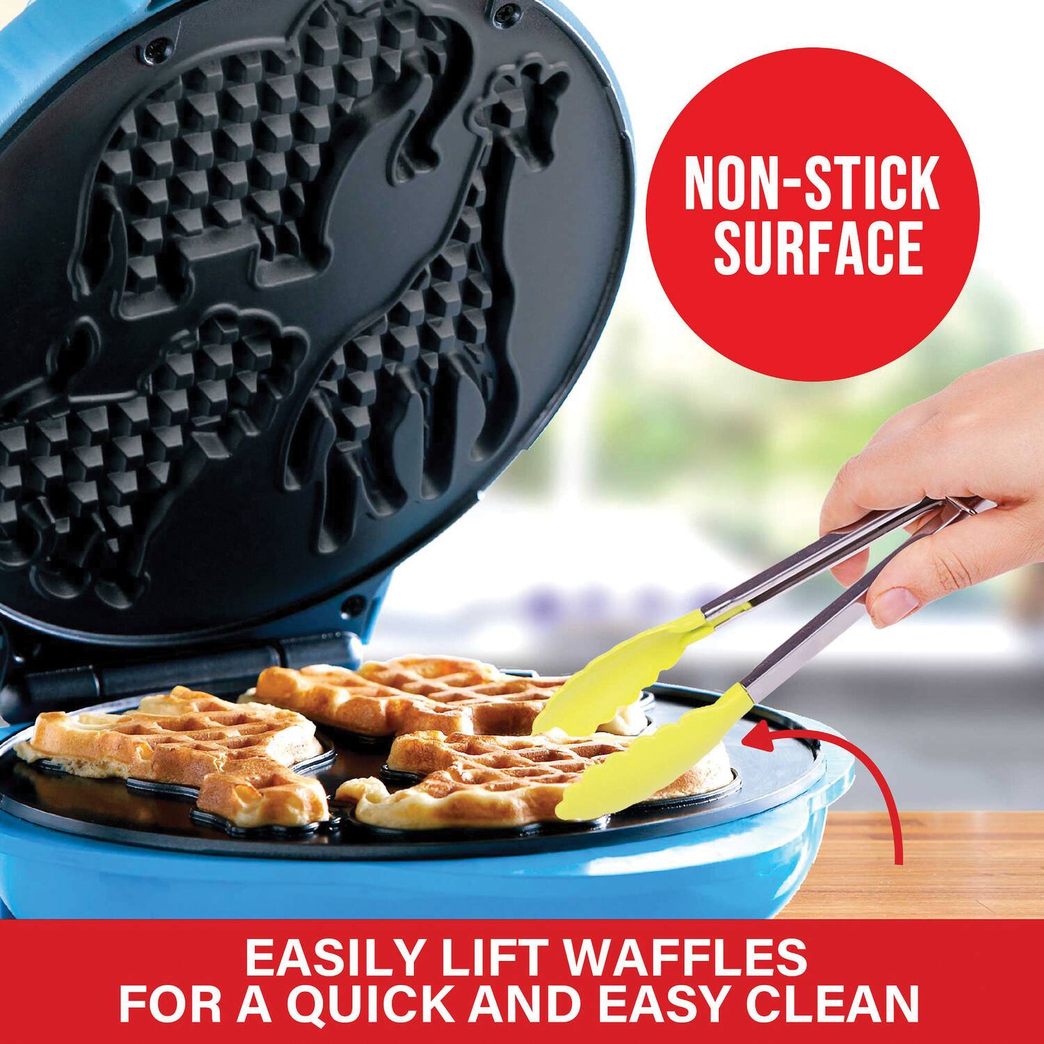 NON-STICK SURFACE  
EASILY LIFT WAFFLES FOR A QUICK AND EASY CLEAN
