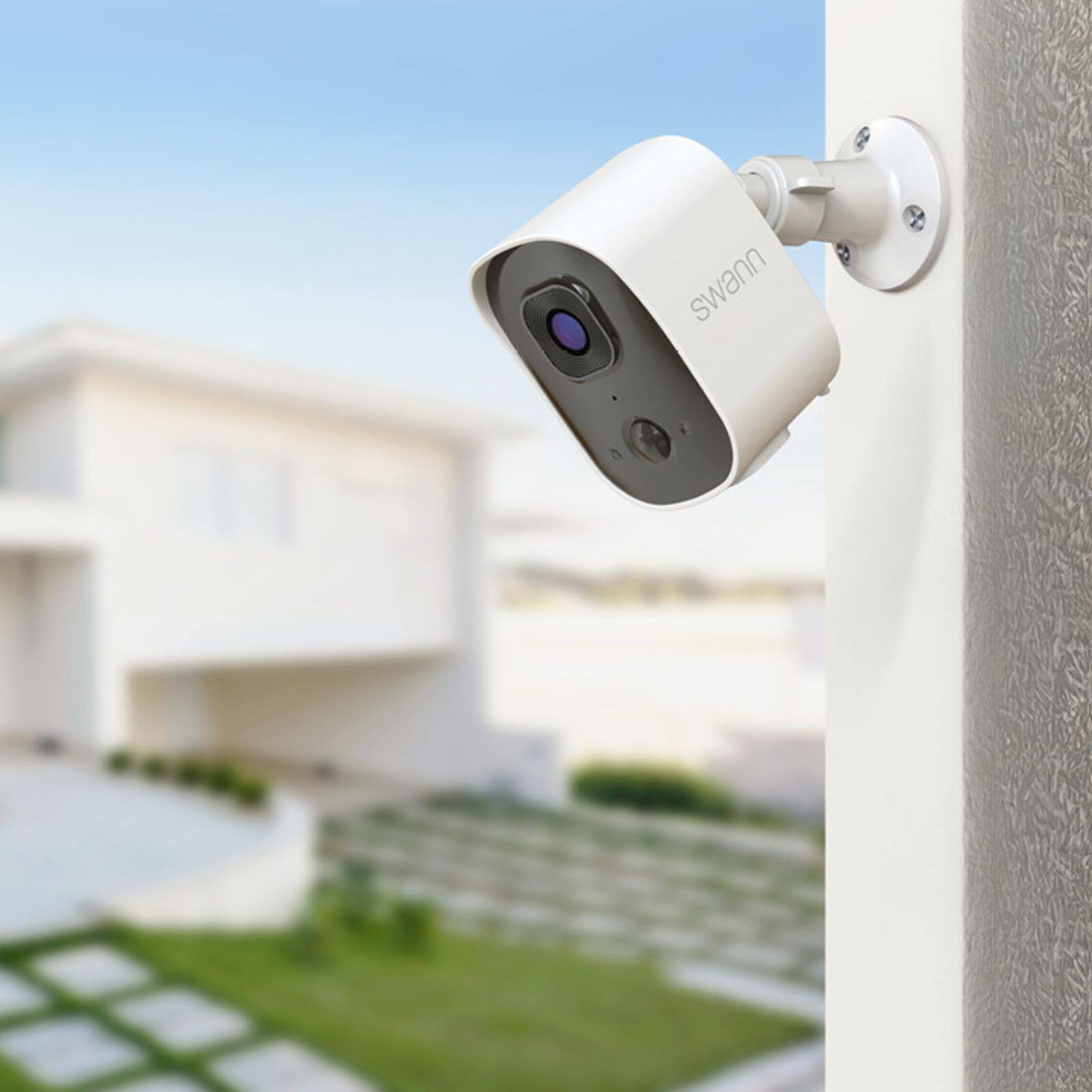 Swann EVO 2K Wireless Security Camera w 32GB Card White - Best Buy