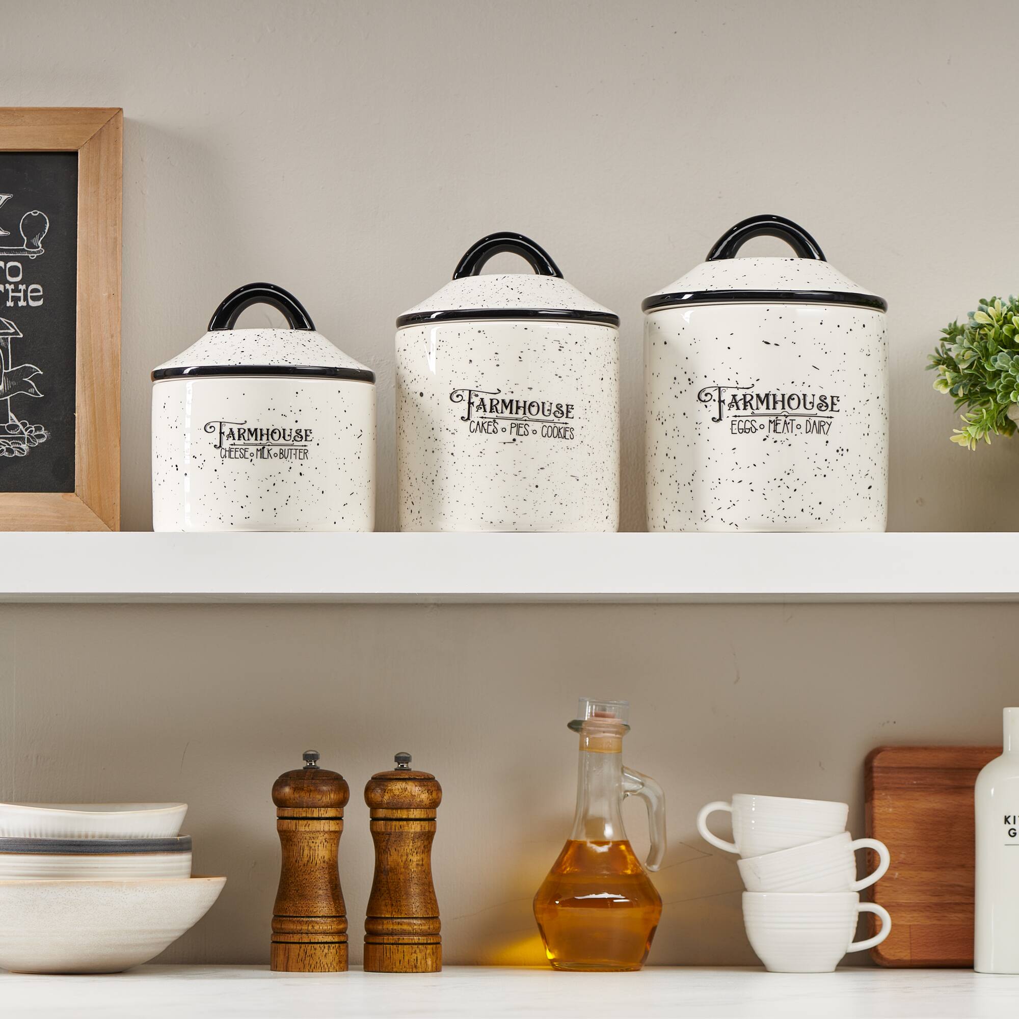 FARMHOUSE  
CHEESE, MILK, BUTTER  

FARMHOUSE  
CAKES, PIES, COOKIES  

FARMHOUSE  
EGGS, MEAT, DAIRY