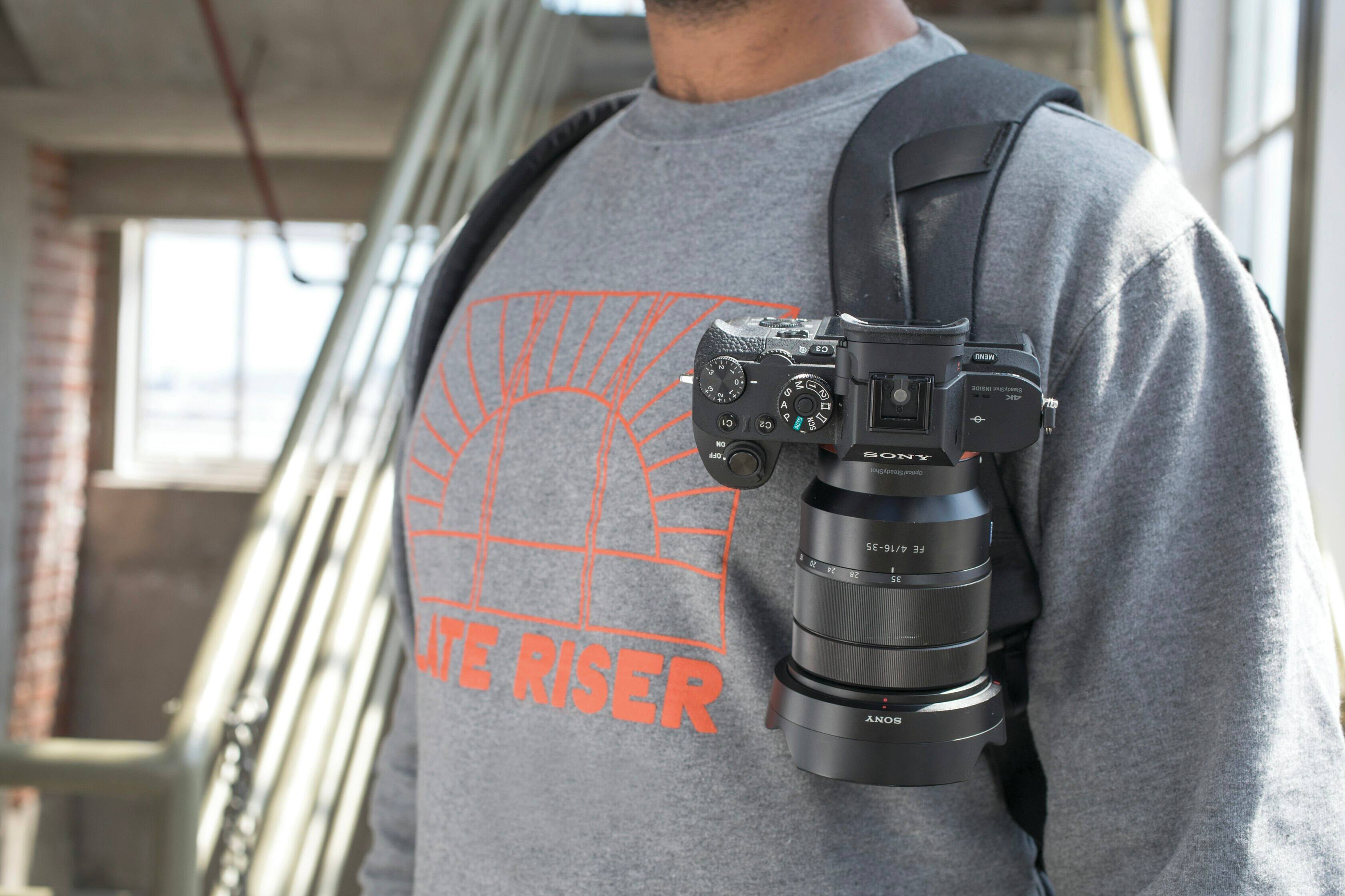 The text on the image reads "Live Riser."