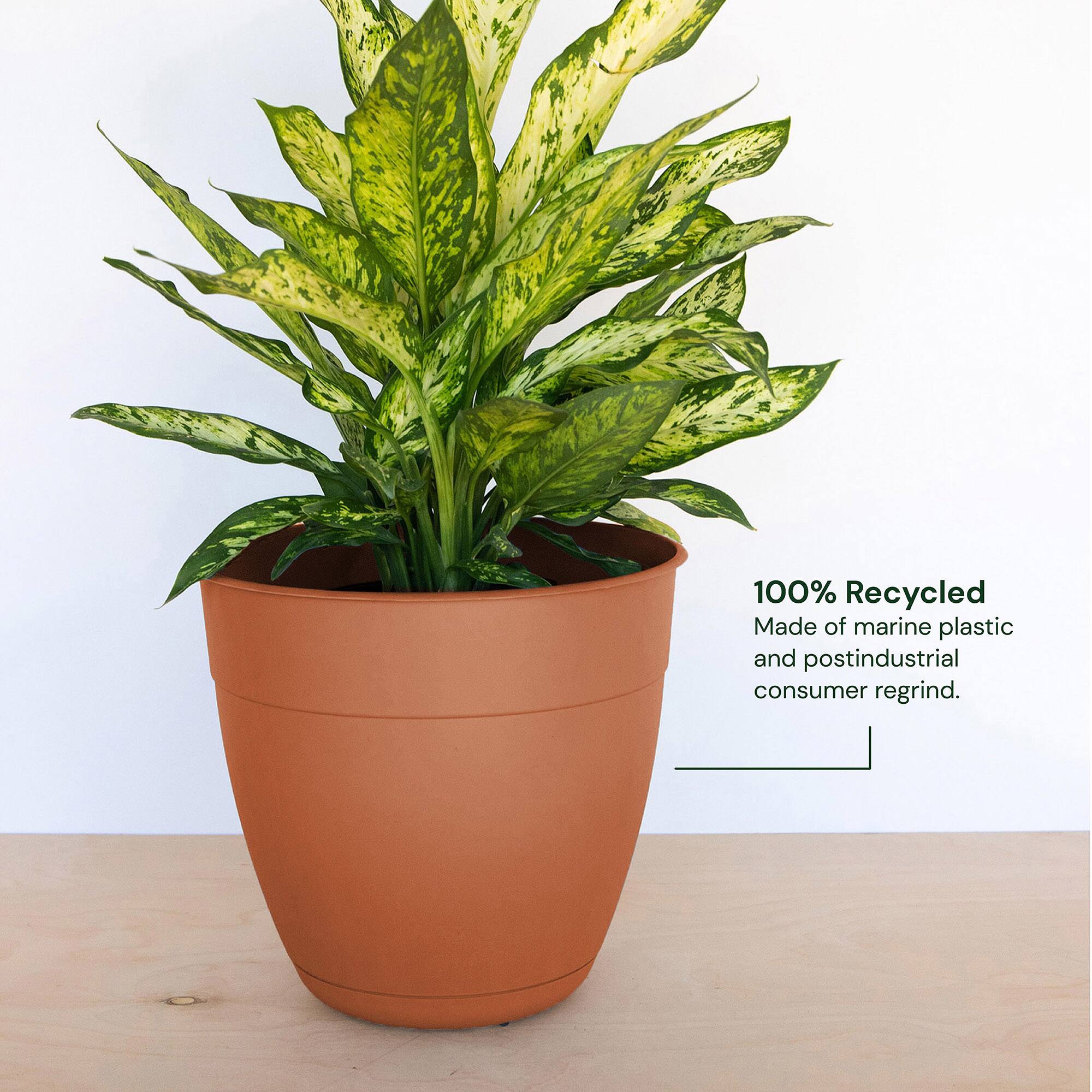 100% Recycled  
Made of marine plastic and postindustrial consumer regrind.