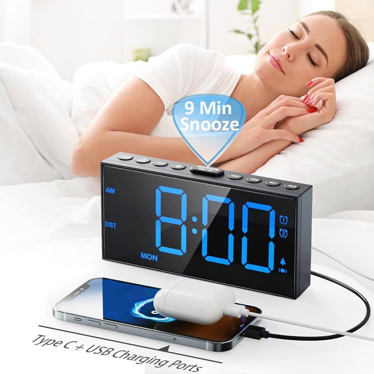 9 Min Snooze  
AM 1 DST 8:00 2 MON  
Type C + USB Charging Ports