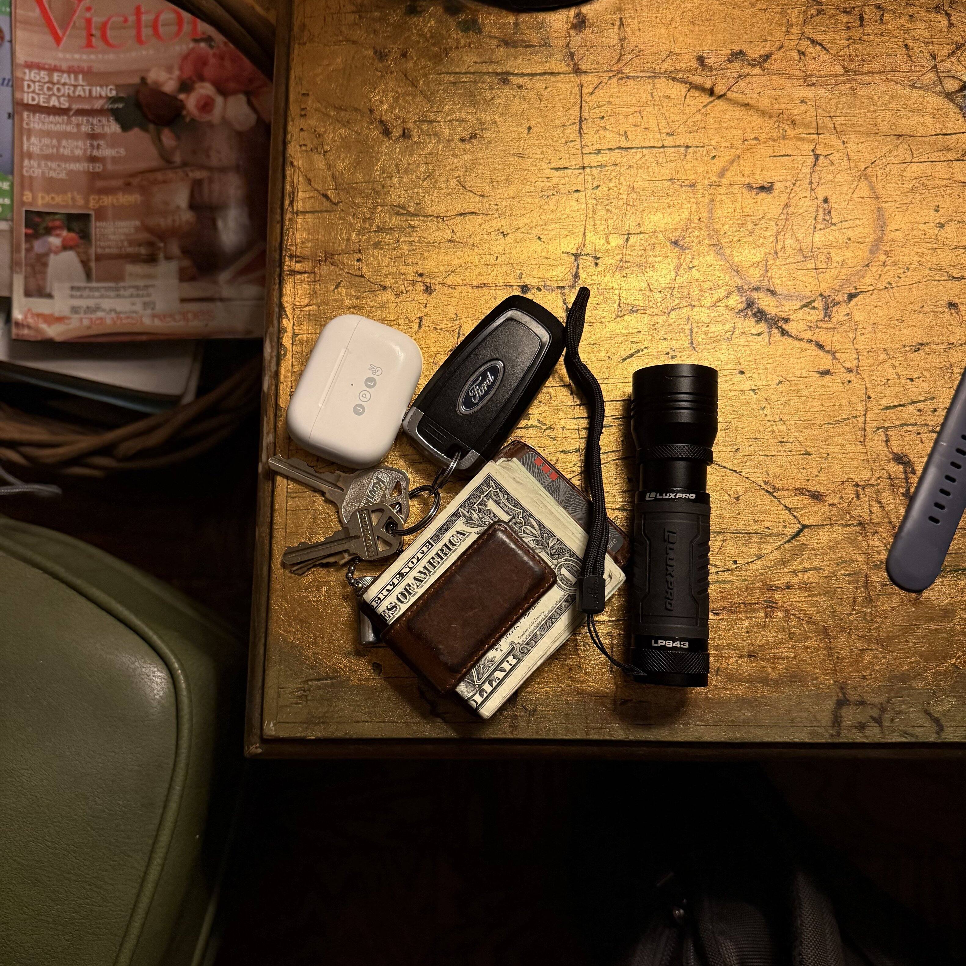 Victor 1 165 FALL DECORATING IDEAS ELEGANT STENCILS HIME RESORT AURA ASHLEYS HESH NEW FARRCS AN ENCHANTED COTTAGE a poet's garden I ue Recpes 2g -  Ford KiMik  EIVNOT3 OPAMERICA g LLAR d LUKPRS DLan LPB43