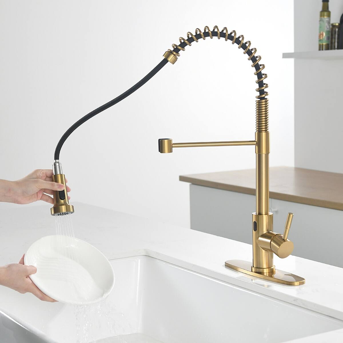 Left. Ropilly - Ropilly Touchless Kitchen Faucet with Pull Down Sprayer, Hands Free Automatic Single Handle Kitchen Sink Faucet - Brushed Gold.