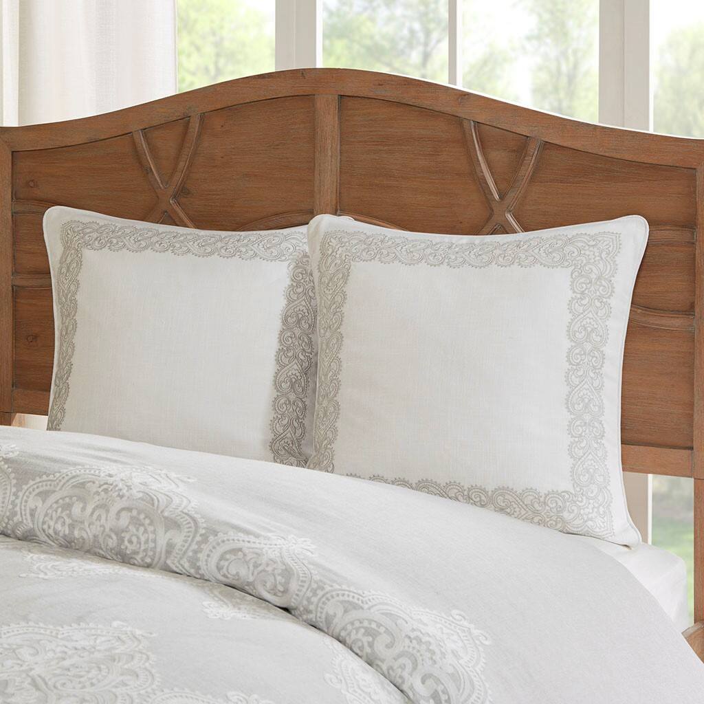 Alt View 1. Gracie Mills - Gracie Mills Susan 8-Piece Comforter Set - Natural.