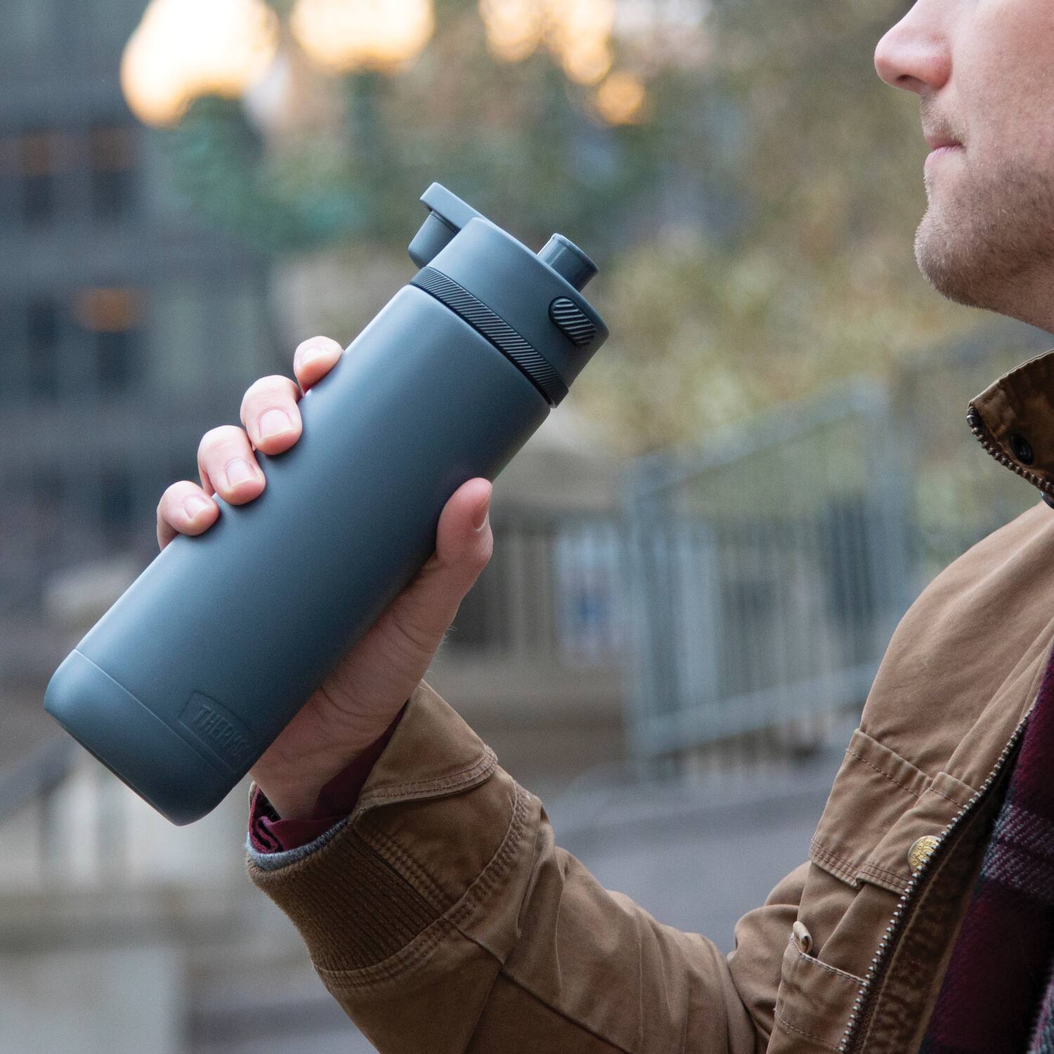 Left. Thermos - 24-Ounce Guardian Vacuum-Insulated Stainless Steel Hydration Bottle (Slate Blue) - Slate Blue.