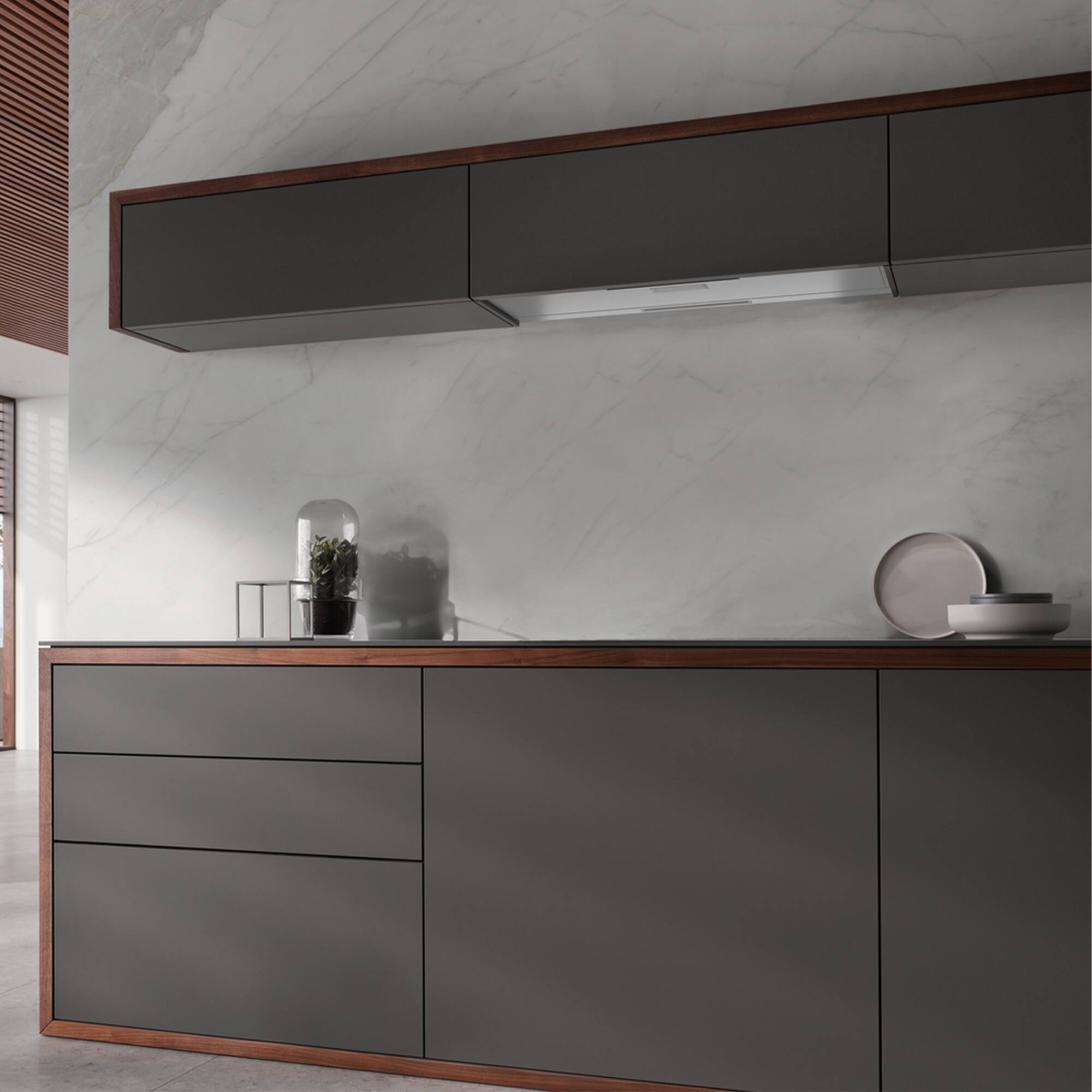 Left. Miele - DAS 8930 36" Slimline Built-in Ventilation Range Hood Insert - Stainless.
