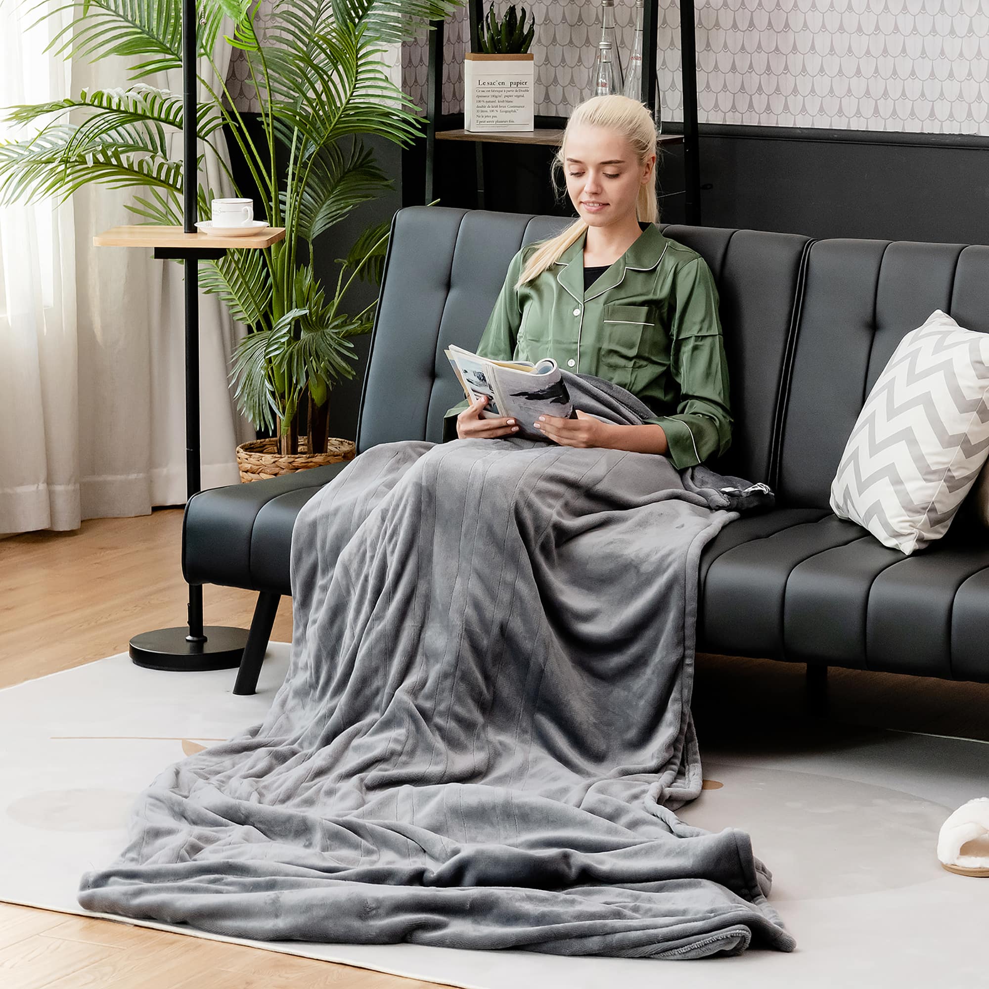 Costway - 62'' x 84'' Flannel Polyester Heated Blanket Electric Throw with 10 Heating Levels - Gray